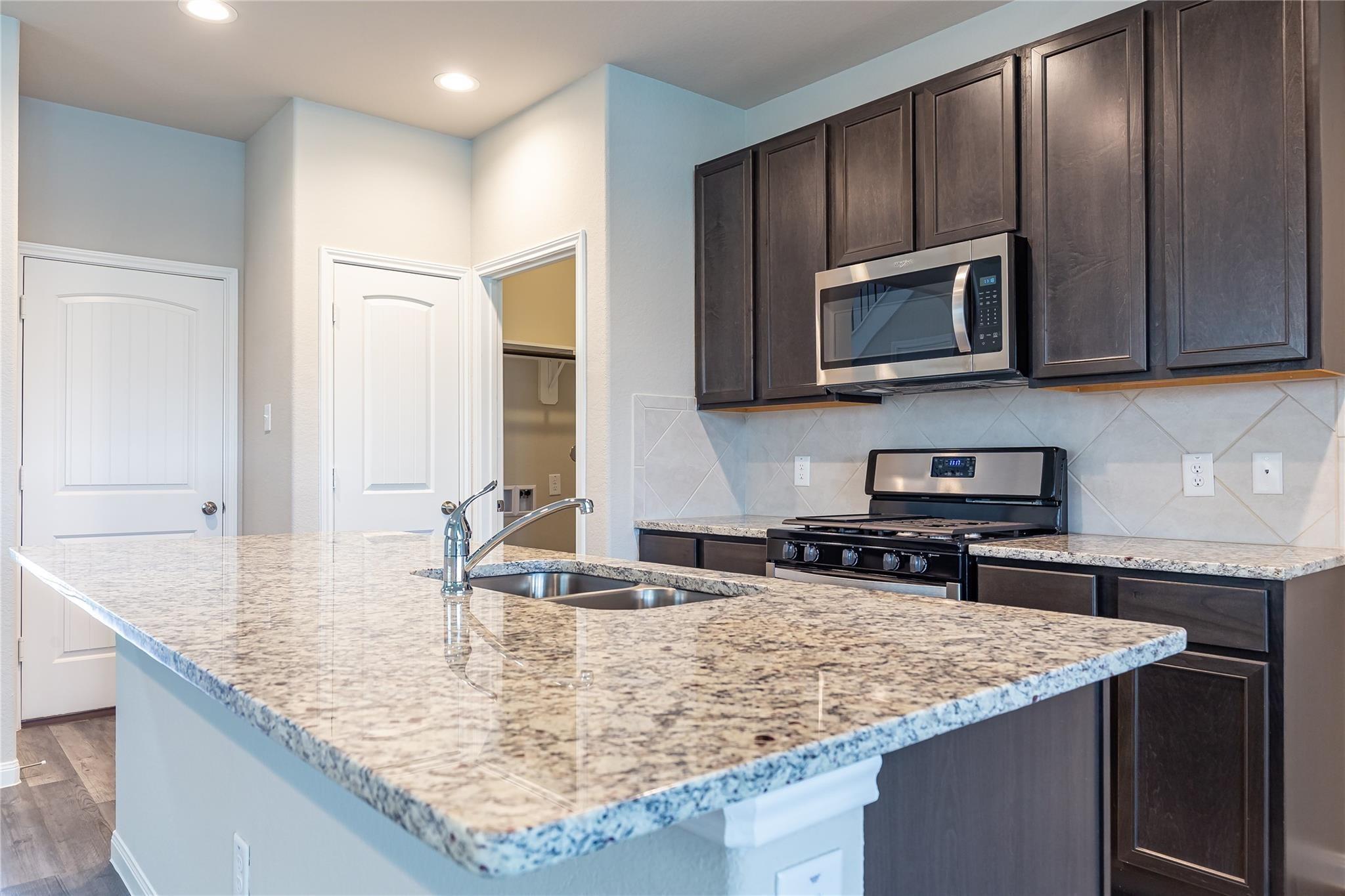 24630 Bastiani Canvas Lane