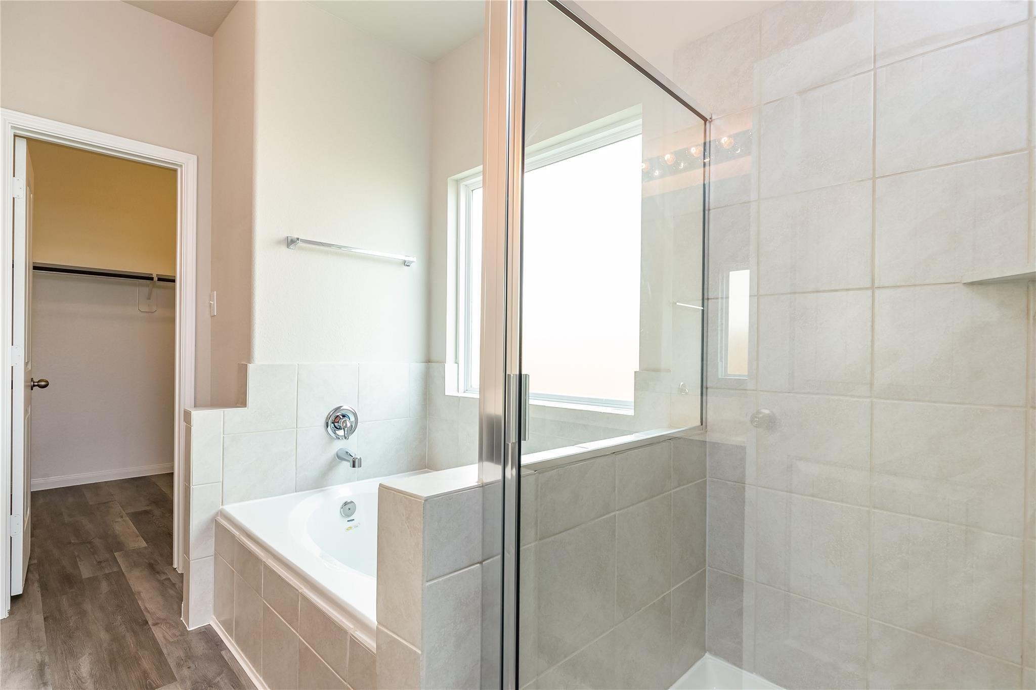 24630 Bastiani Canvas Lane