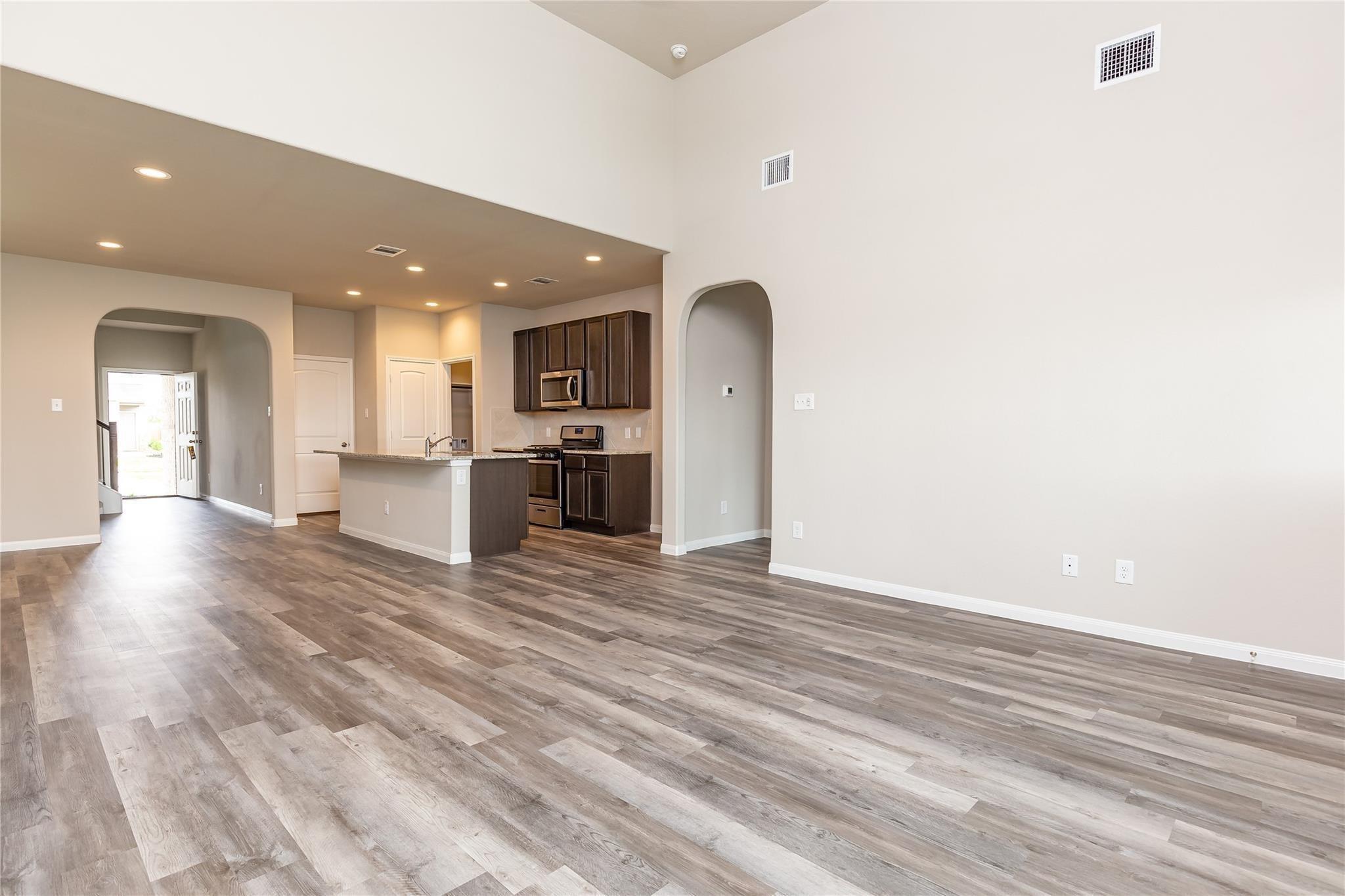 24630 Bastiani Canvas Lane