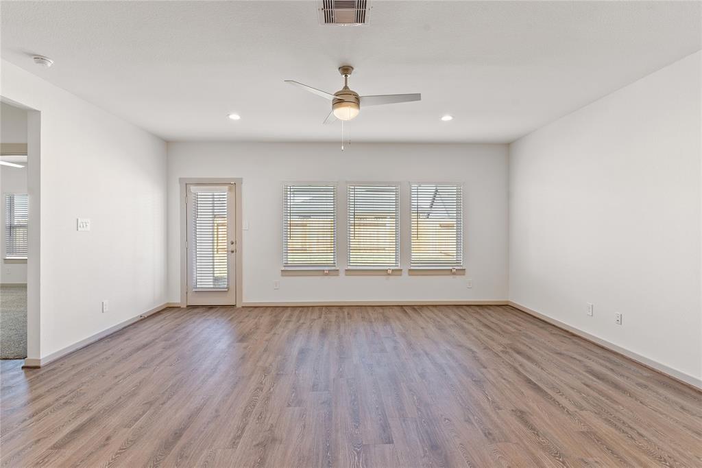 29318 Hoelzen Hollow Drive