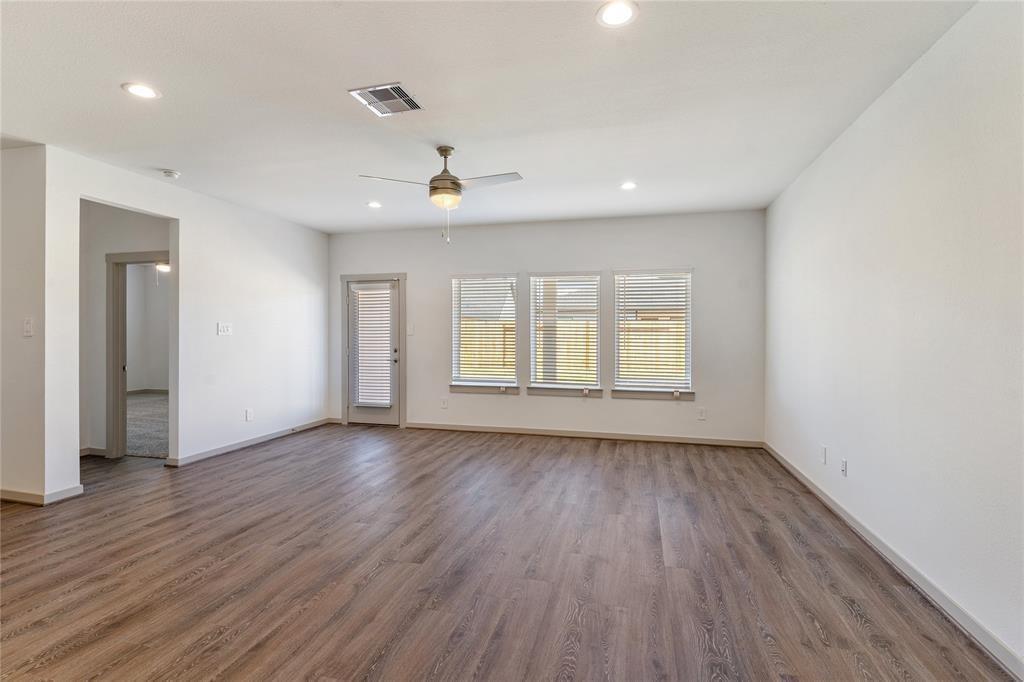 29318 Hoelzen Hollow Drive