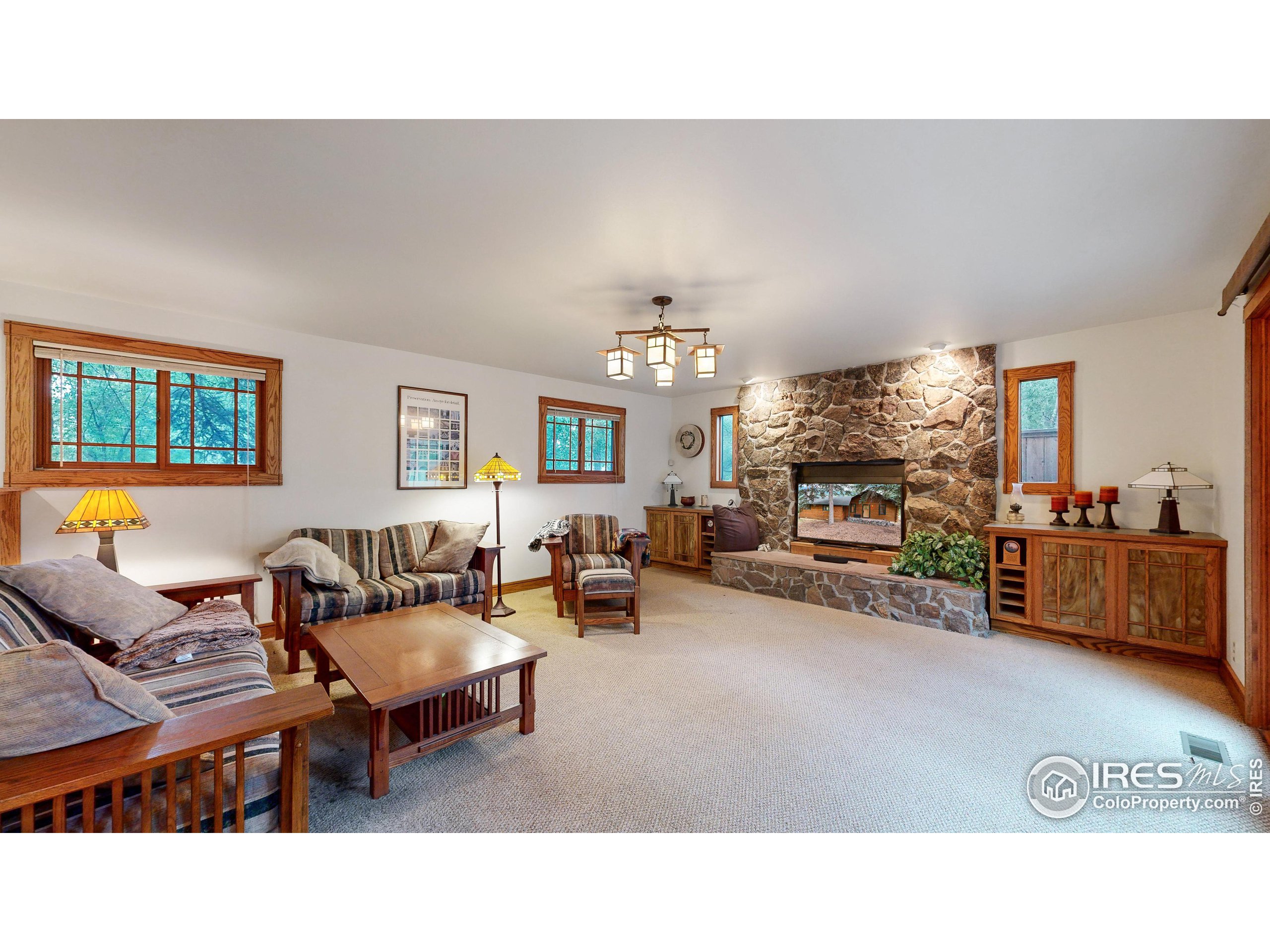631 N Overland Trl
