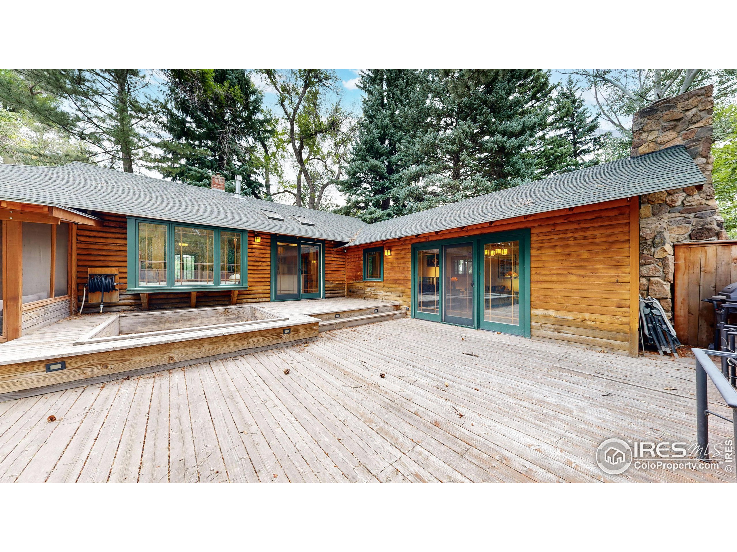631 N Overland Trl