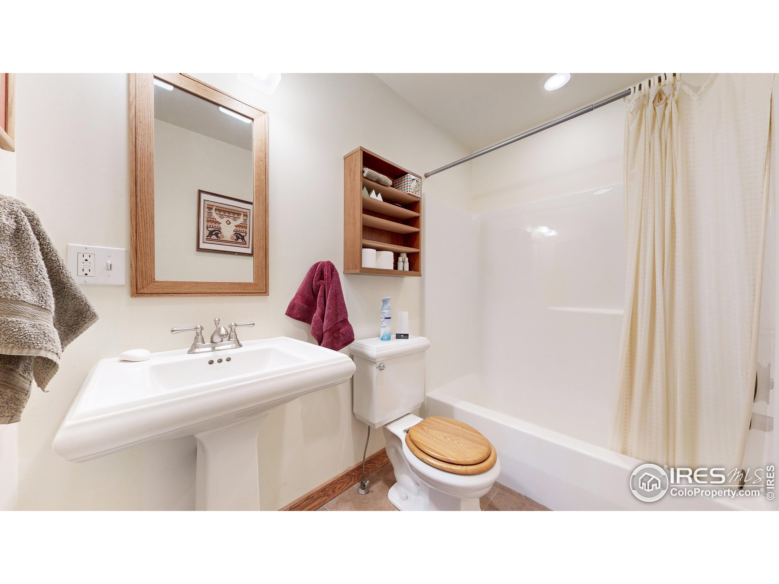 631 N Overland Trl