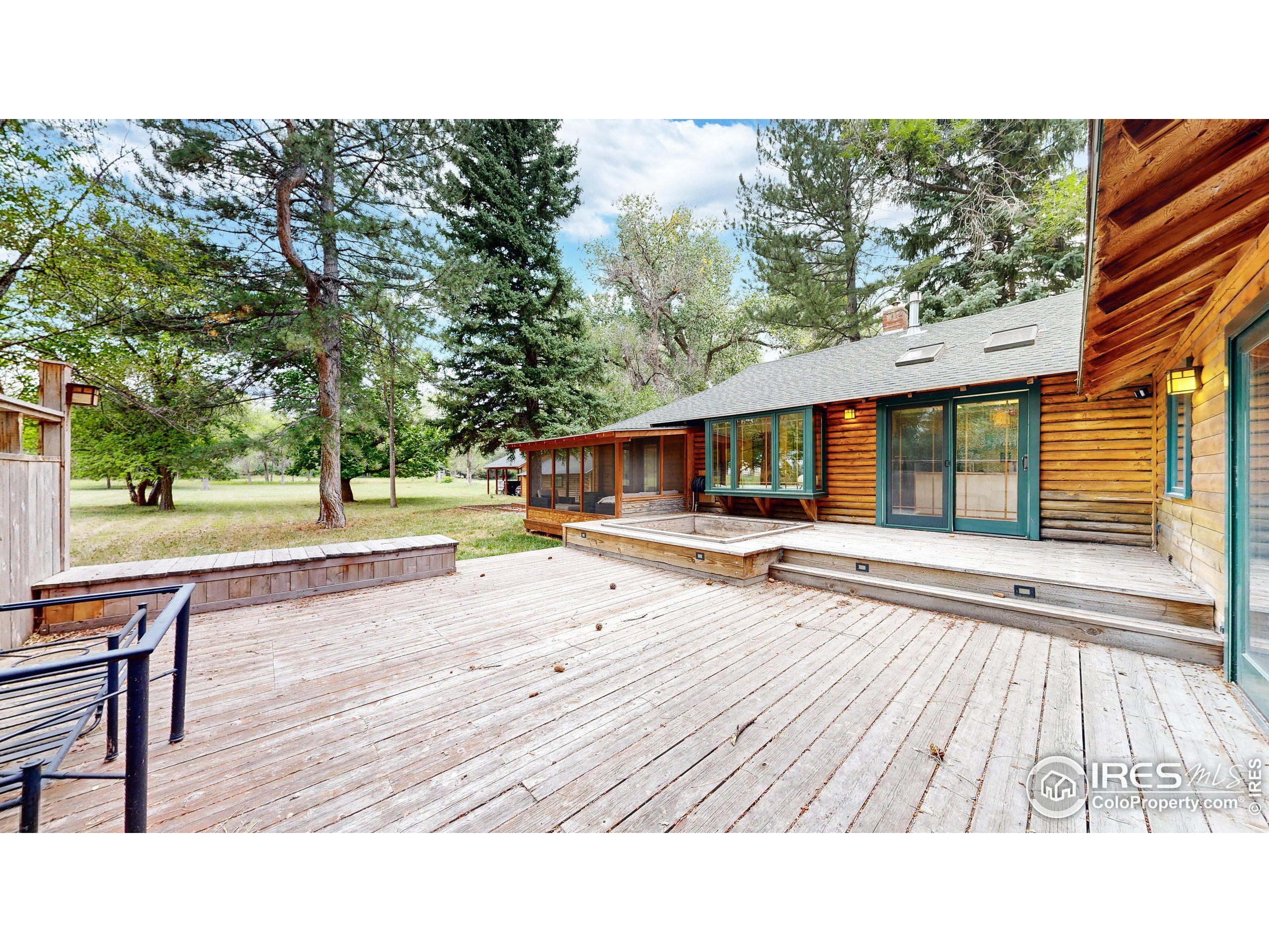 631 N Overland Trl