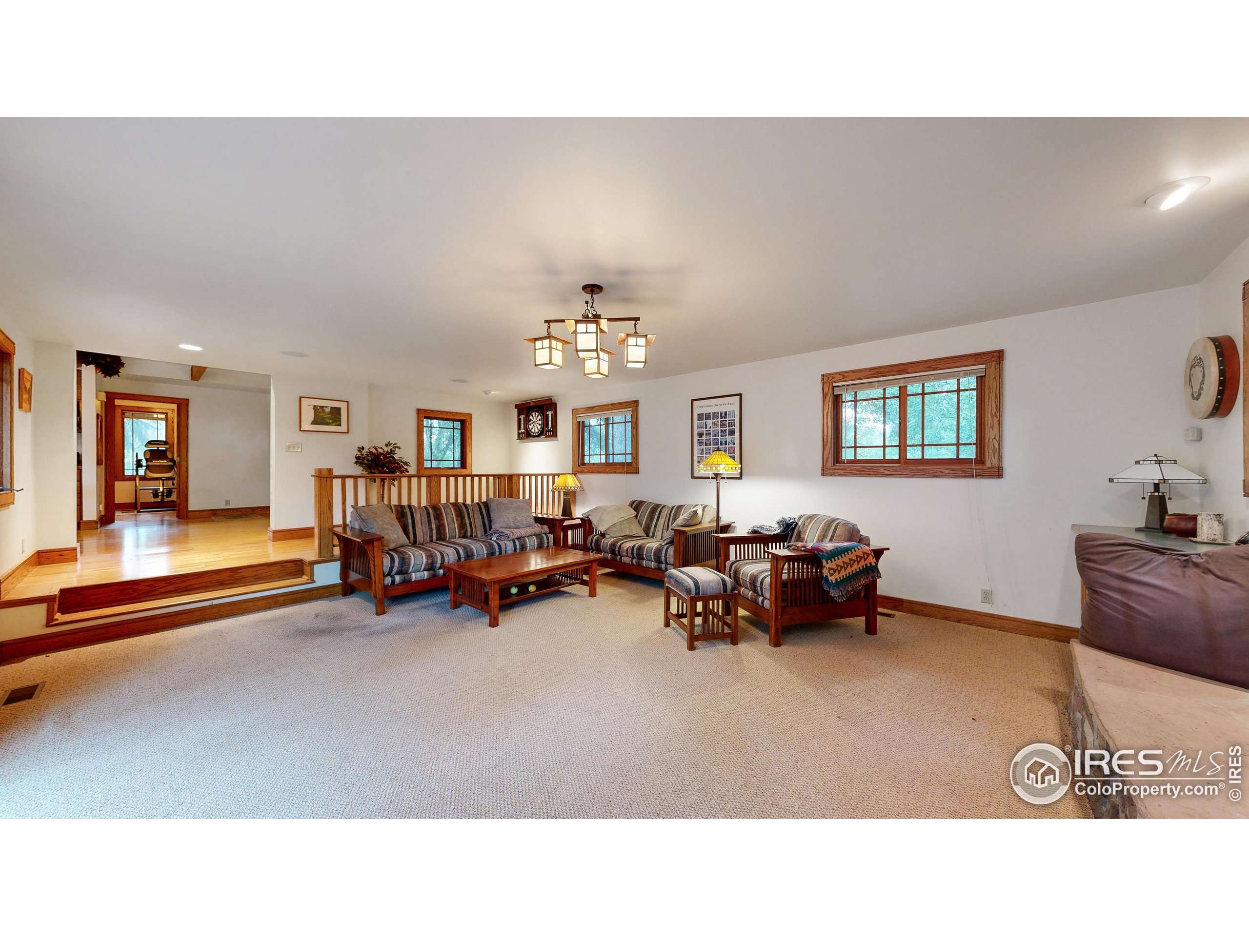 631 N Overland Trl
