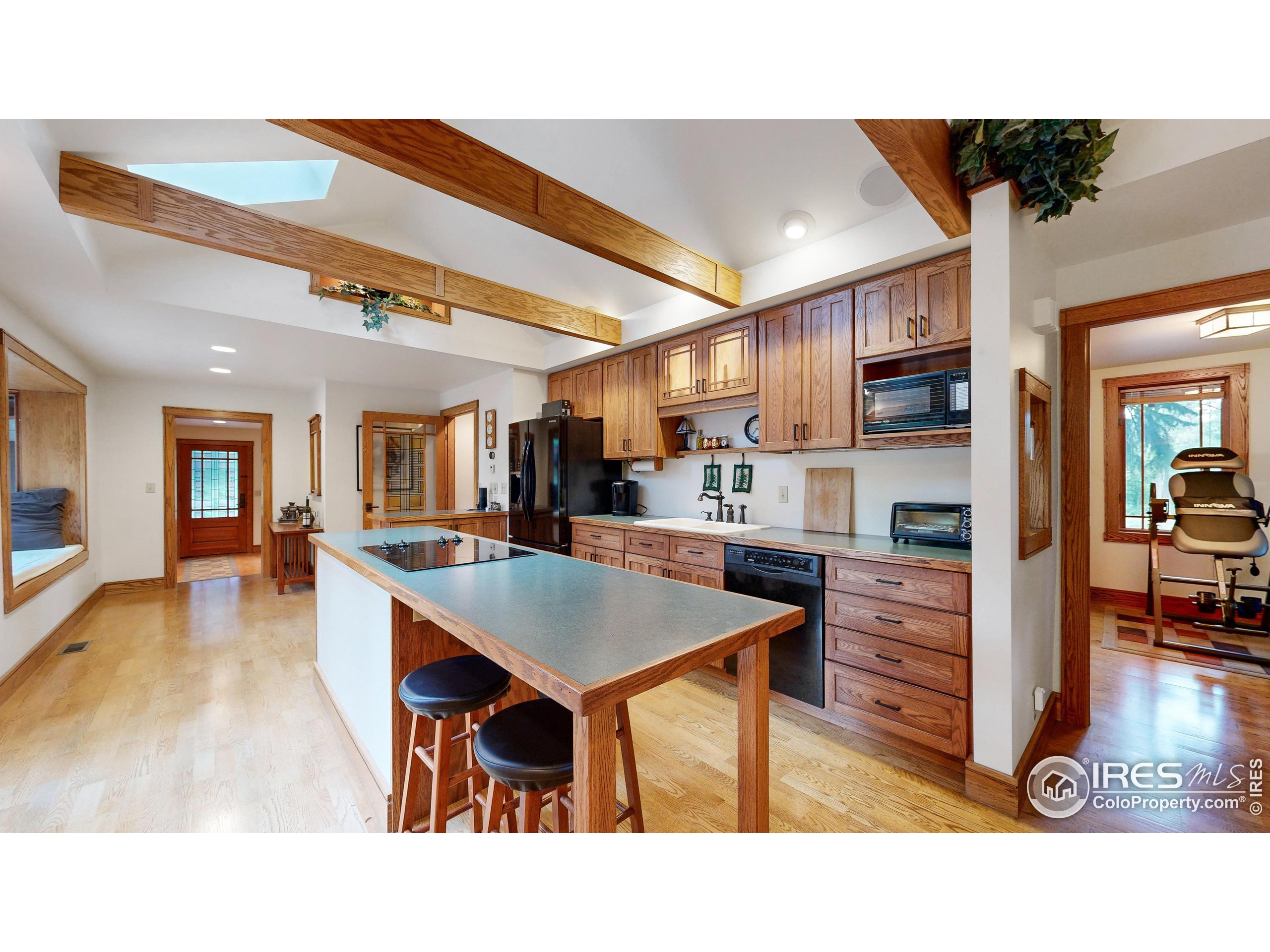 631 N Overland Trl