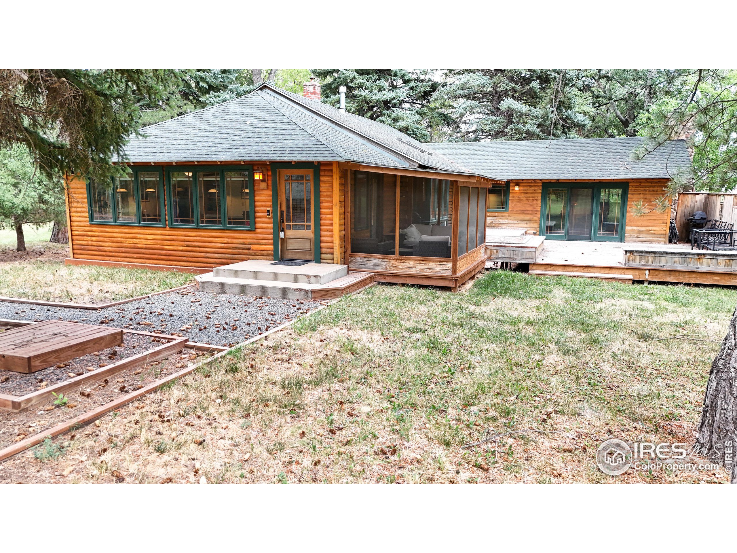 631 N Overland Trl