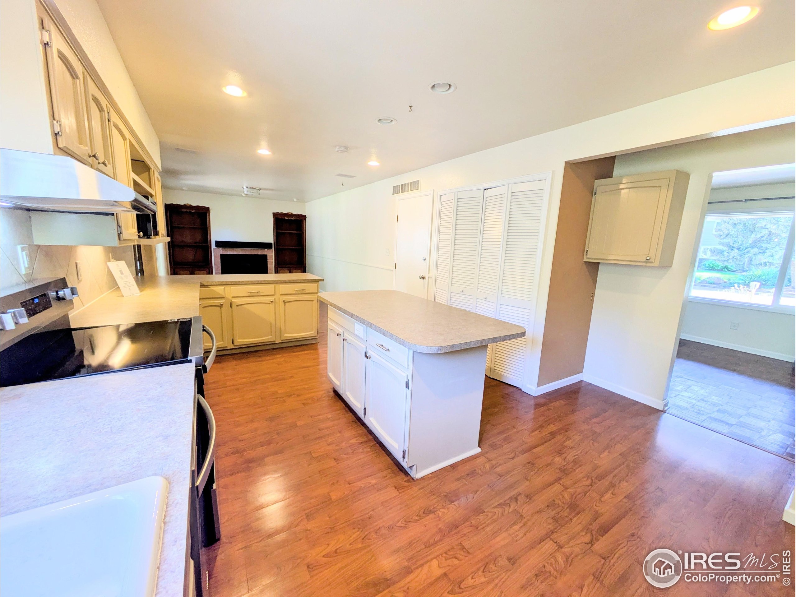 1706 Lakeshore Dr