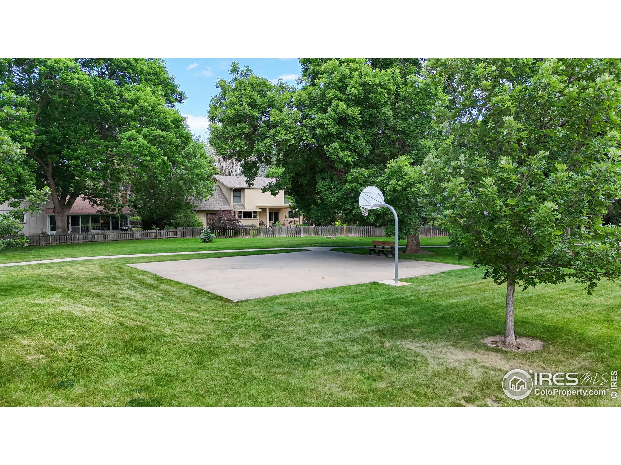 1706 Lakeshore Dr