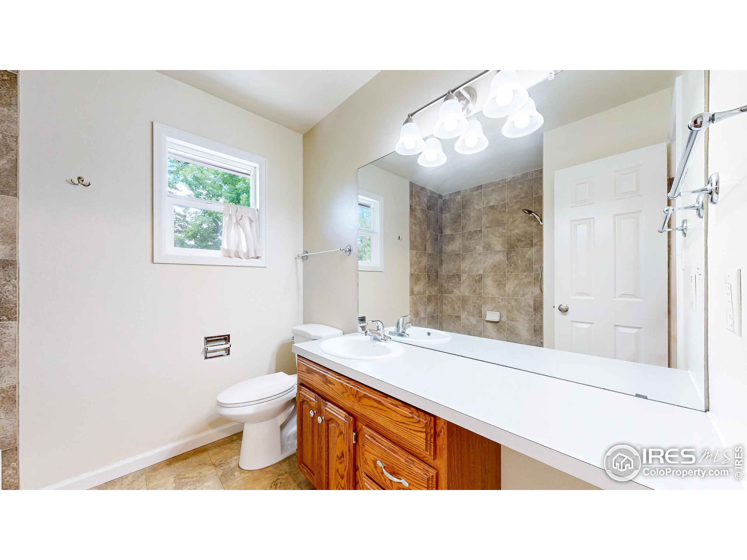 1706 Lakeshore Dr