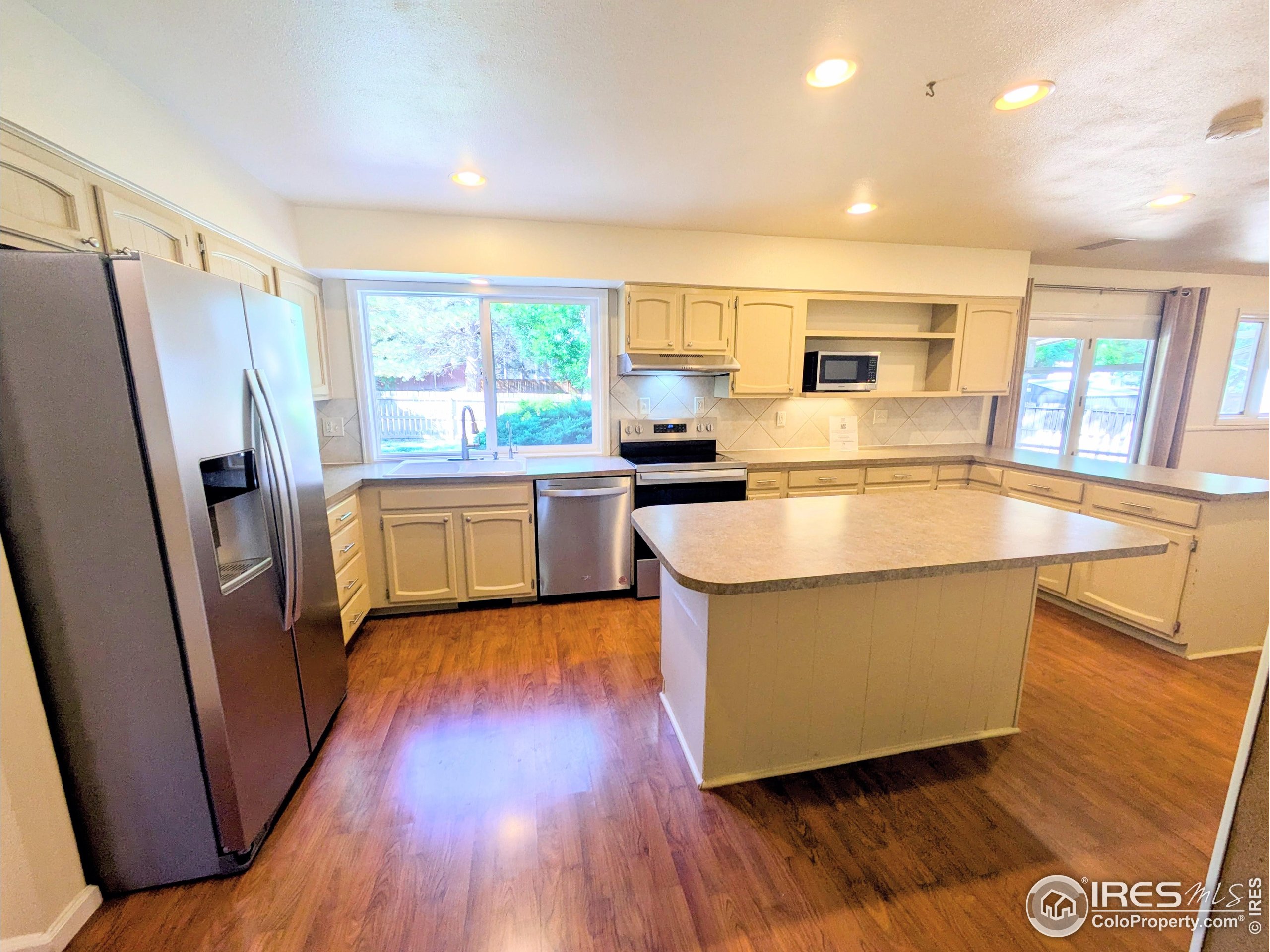 1706 Lakeshore Dr