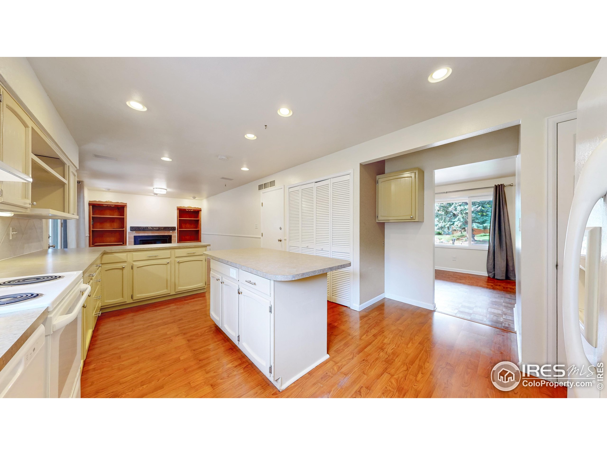 1706 Lakeshore Dr