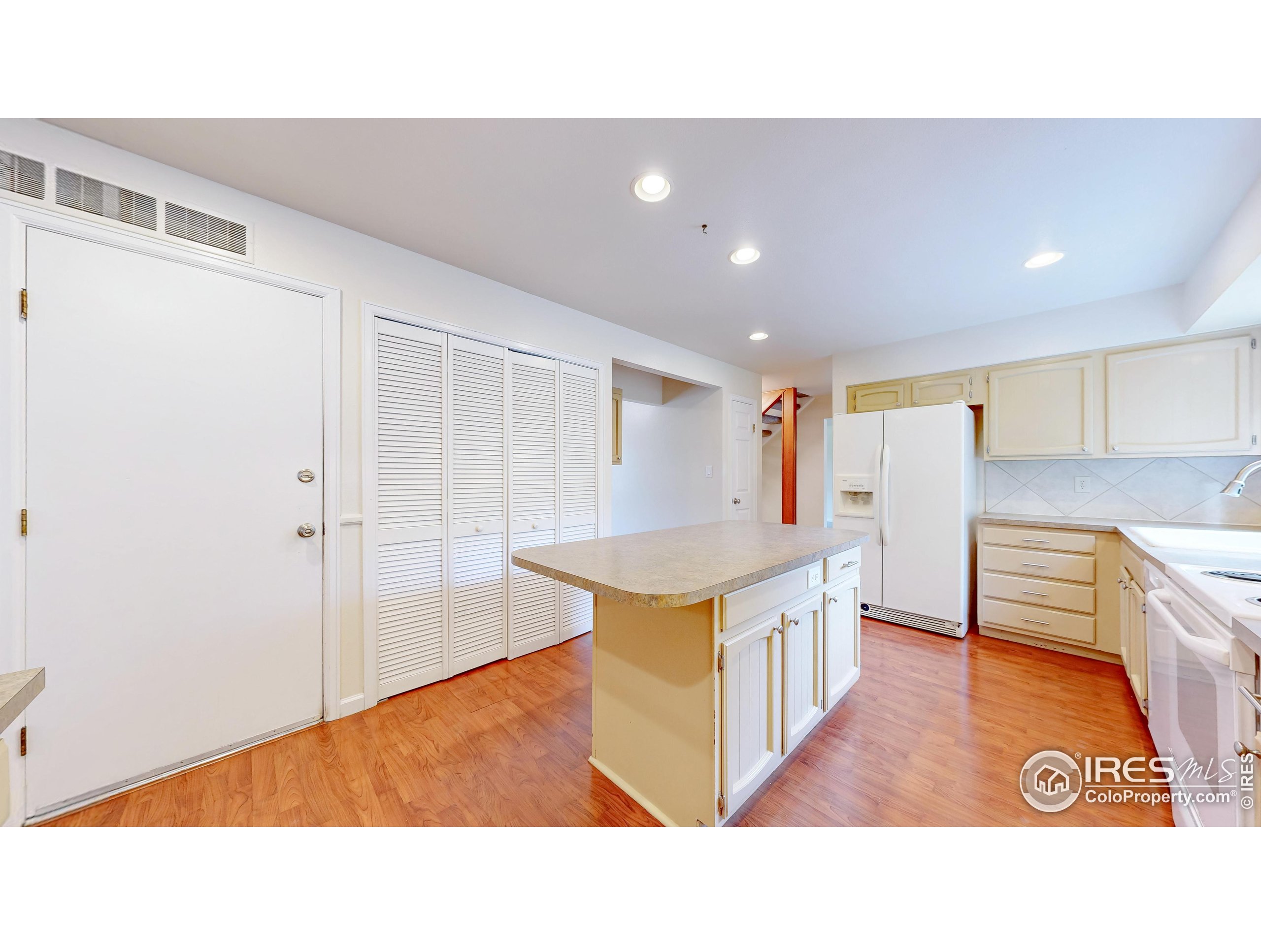 1706 Lakeshore Dr