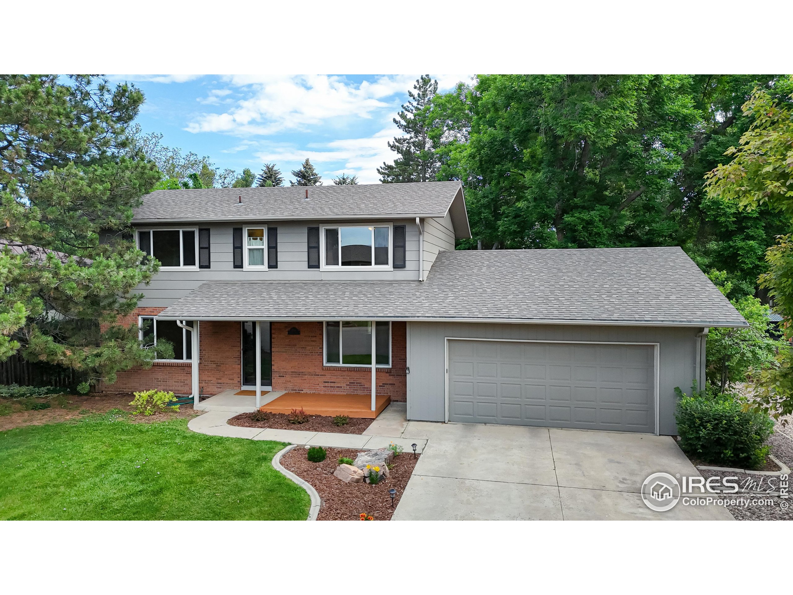 1706 Lakeshore Dr