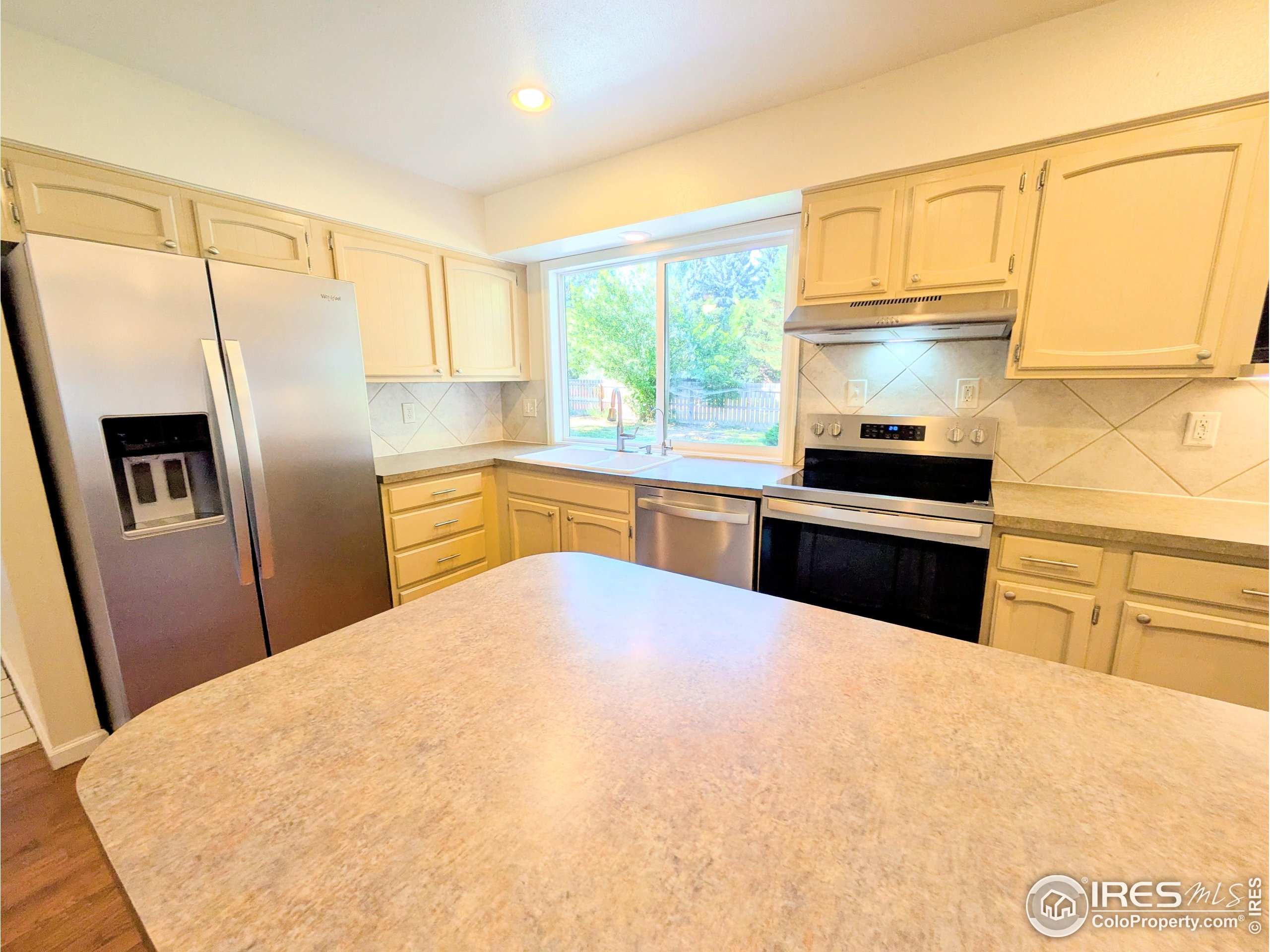 1706 Lakeshore Dr