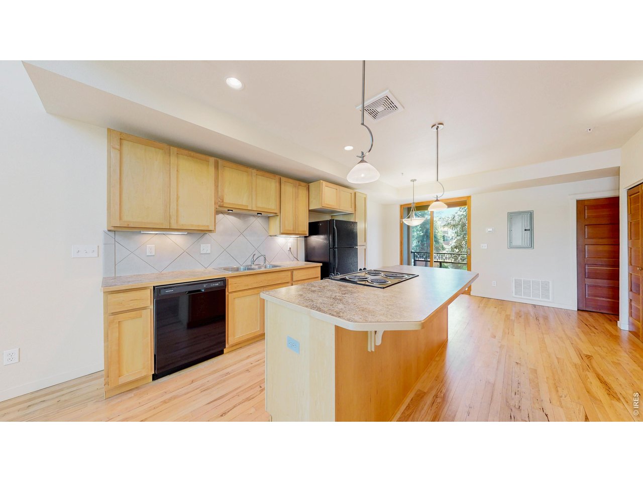 325 Cherry St 206