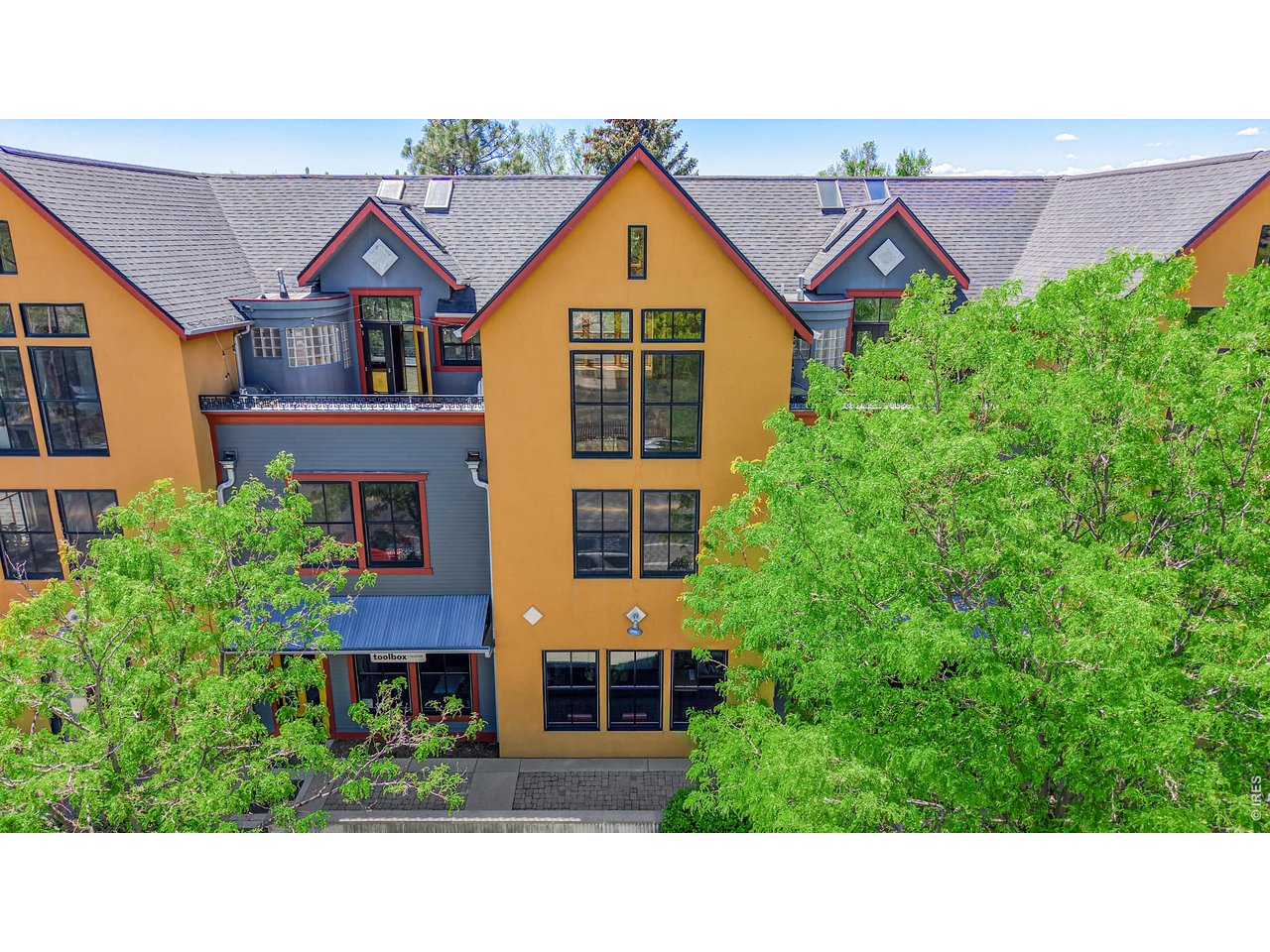 325 Cherry St 206