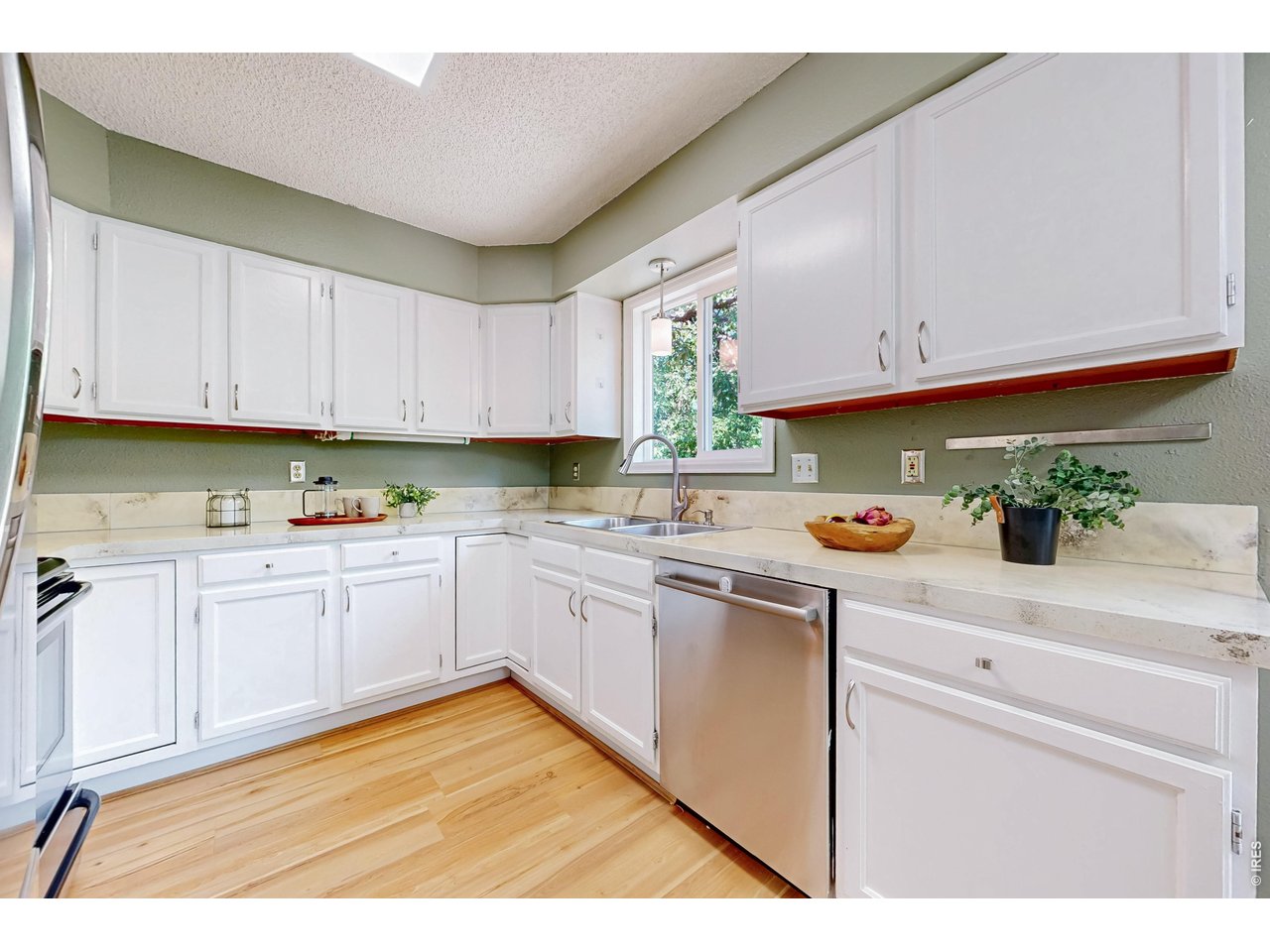 2418 Sunstone Dr