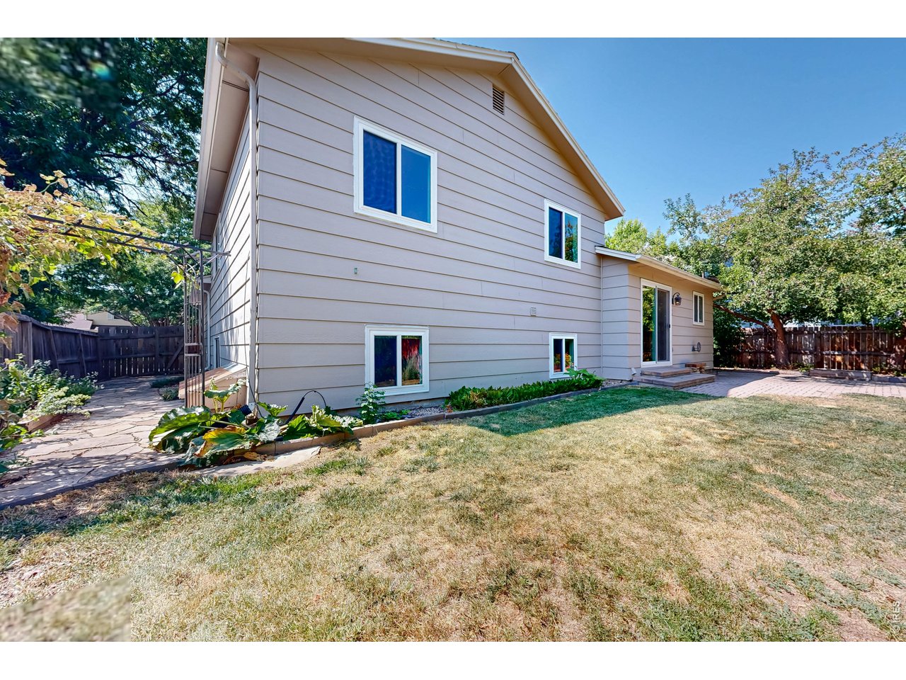 2418 Sunstone Dr