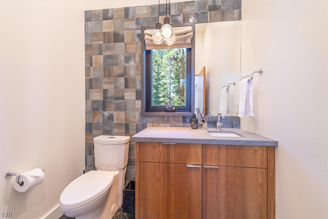 120 Old Cedars Place
