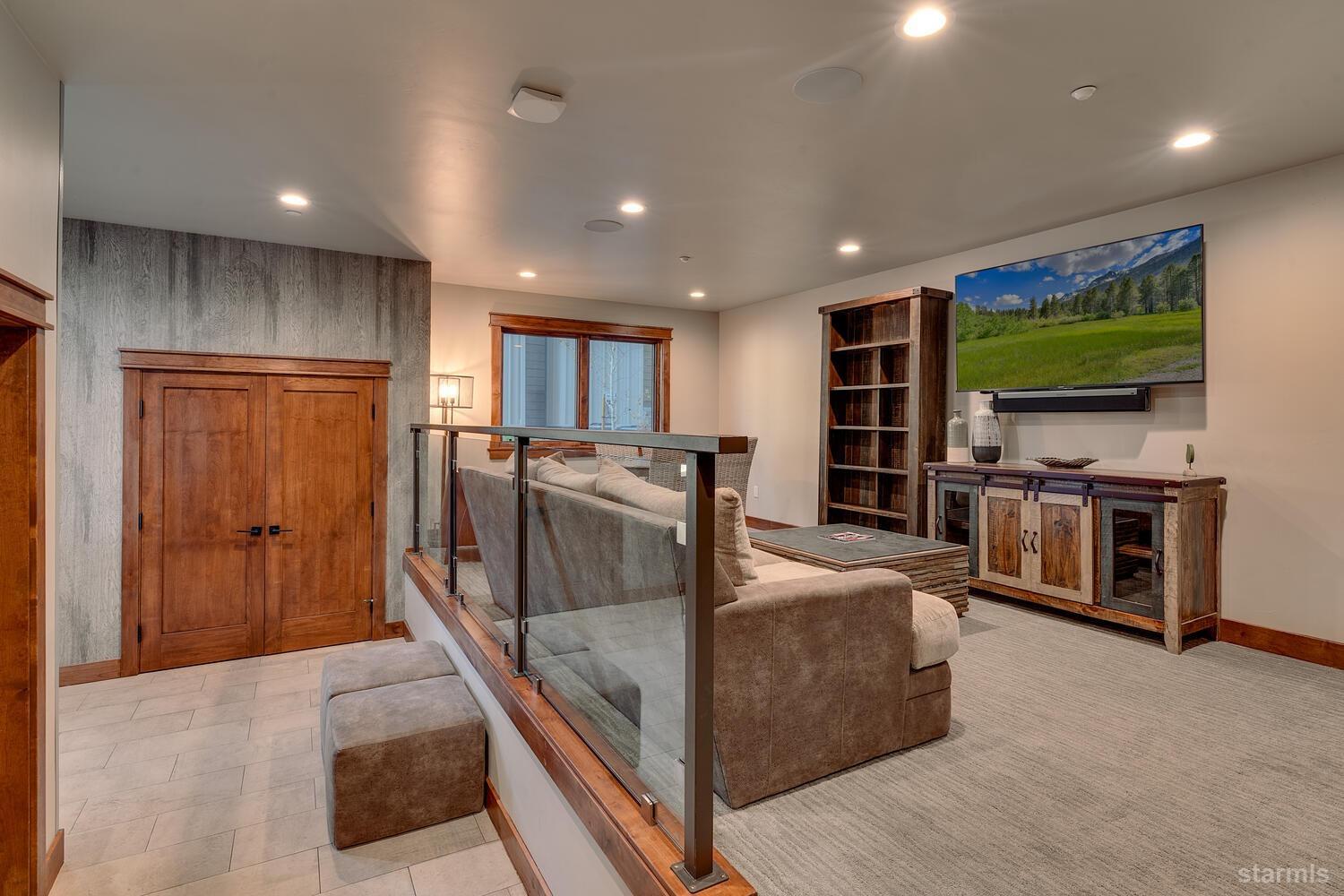 30 Lake Parkway Unit: 8