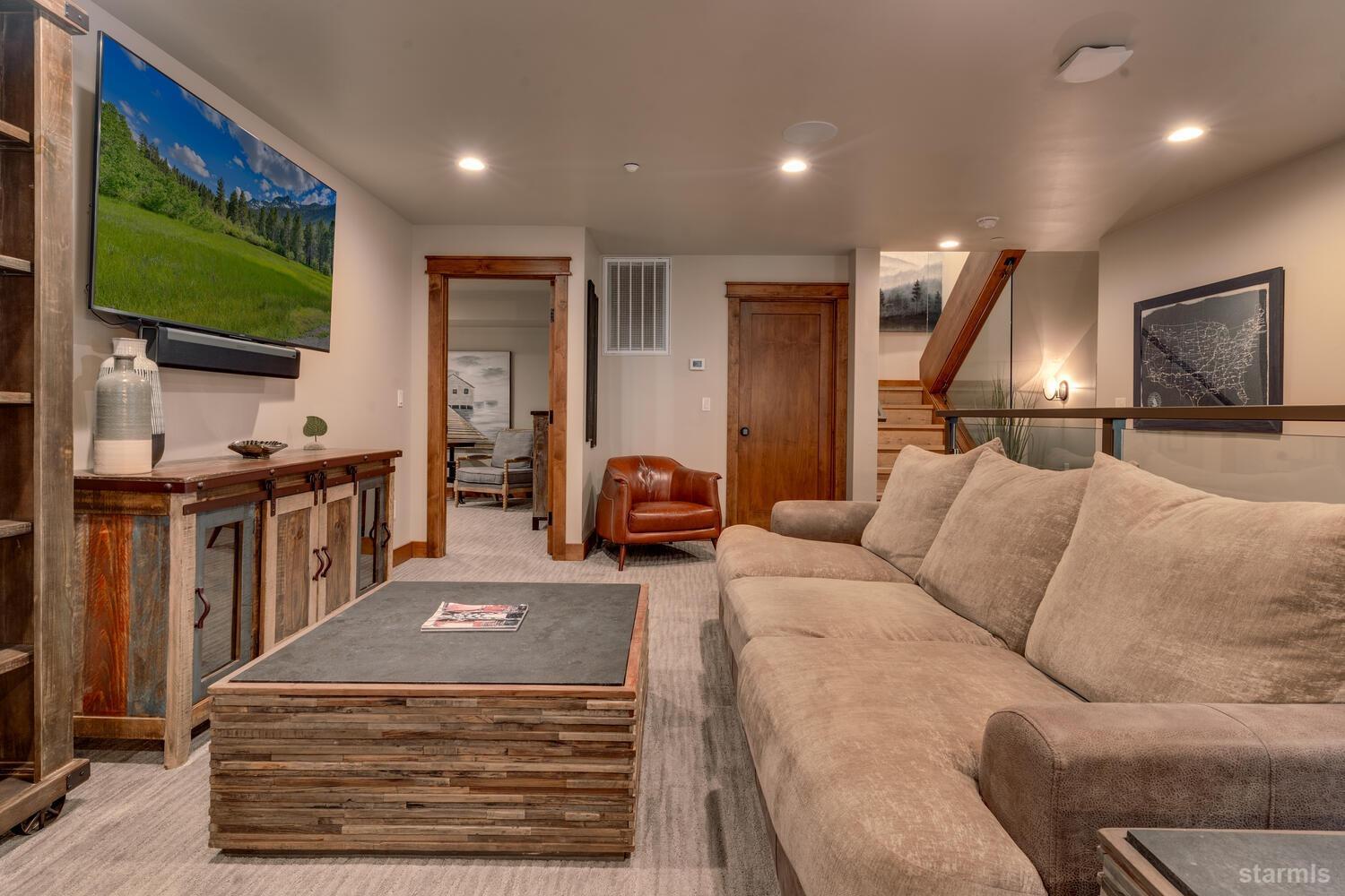 30 Lake Parkway Unit: 8