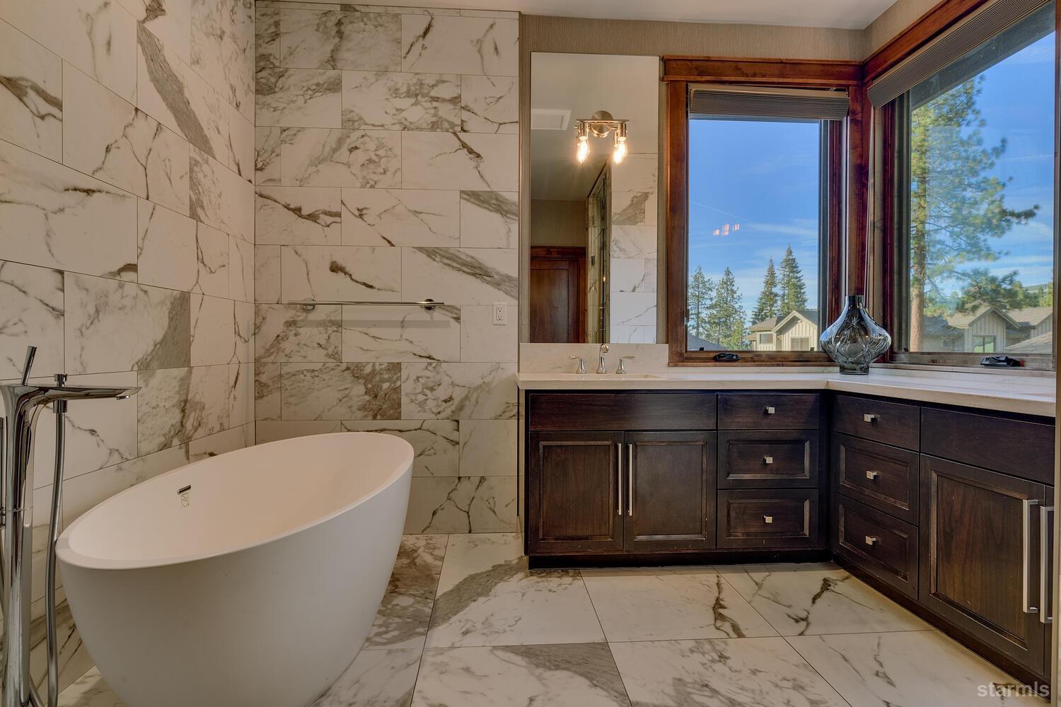 30 Lake Parkway Unit: 8