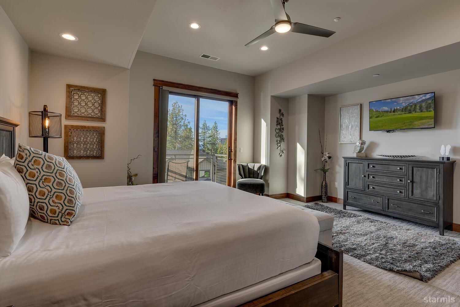 30 Lake Parkway Unit: 8