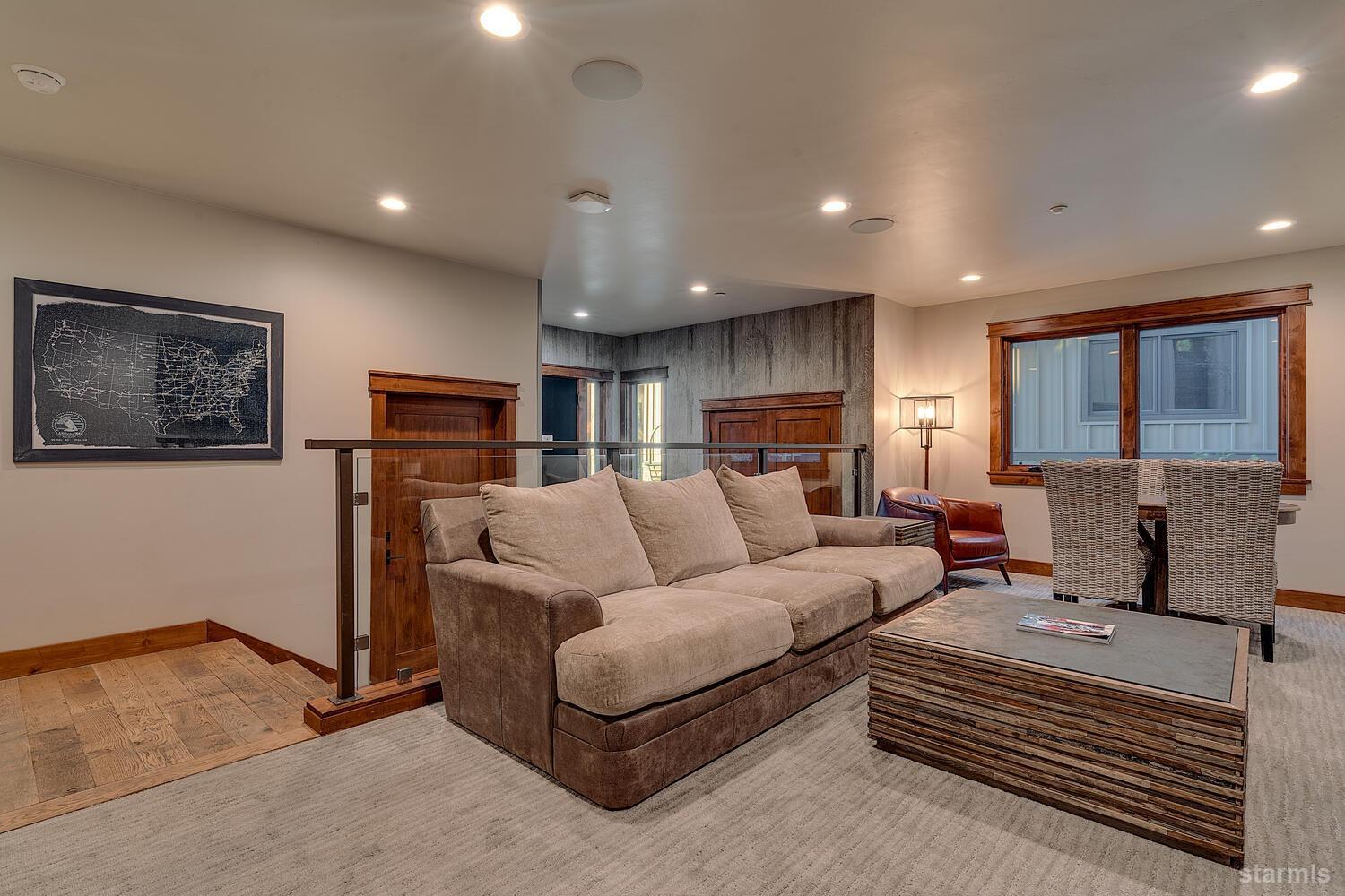 30 Lake Parkway Unit: 8