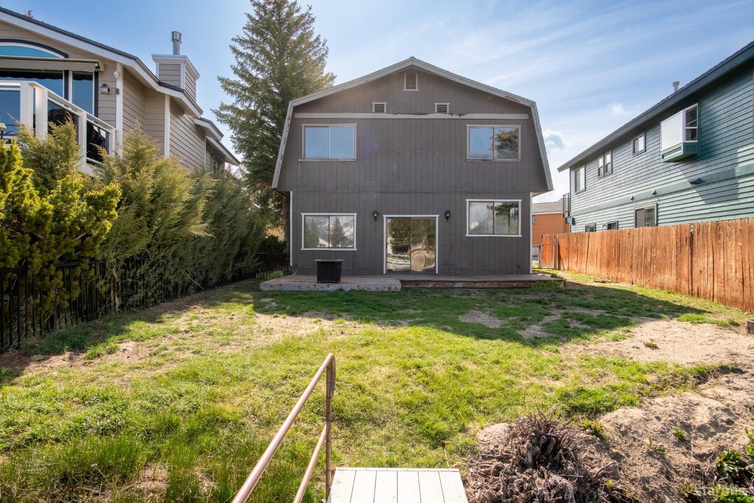 1895 Genevieve Court
