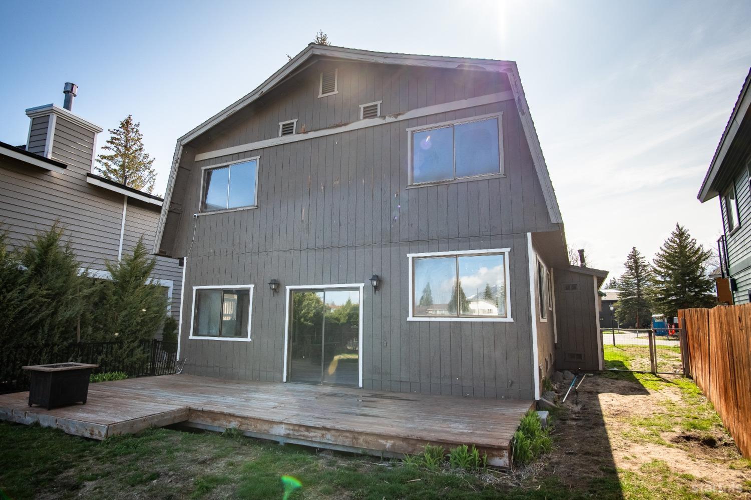 1895 Genevieve Court