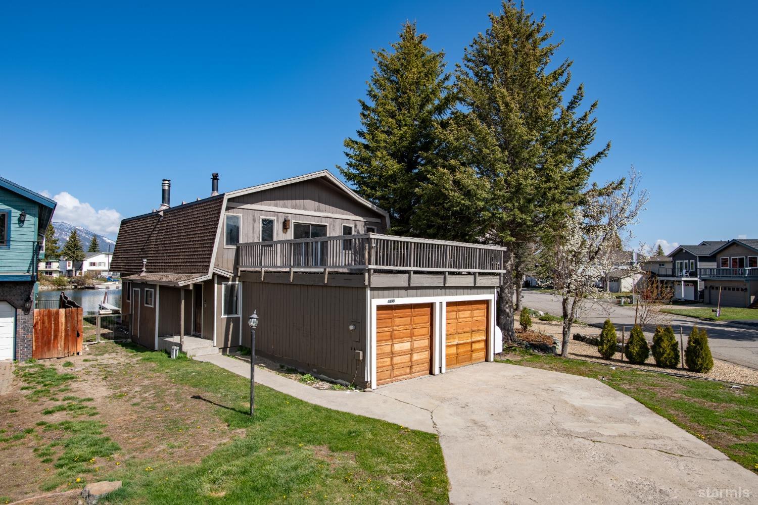 1895 Genevieve Court