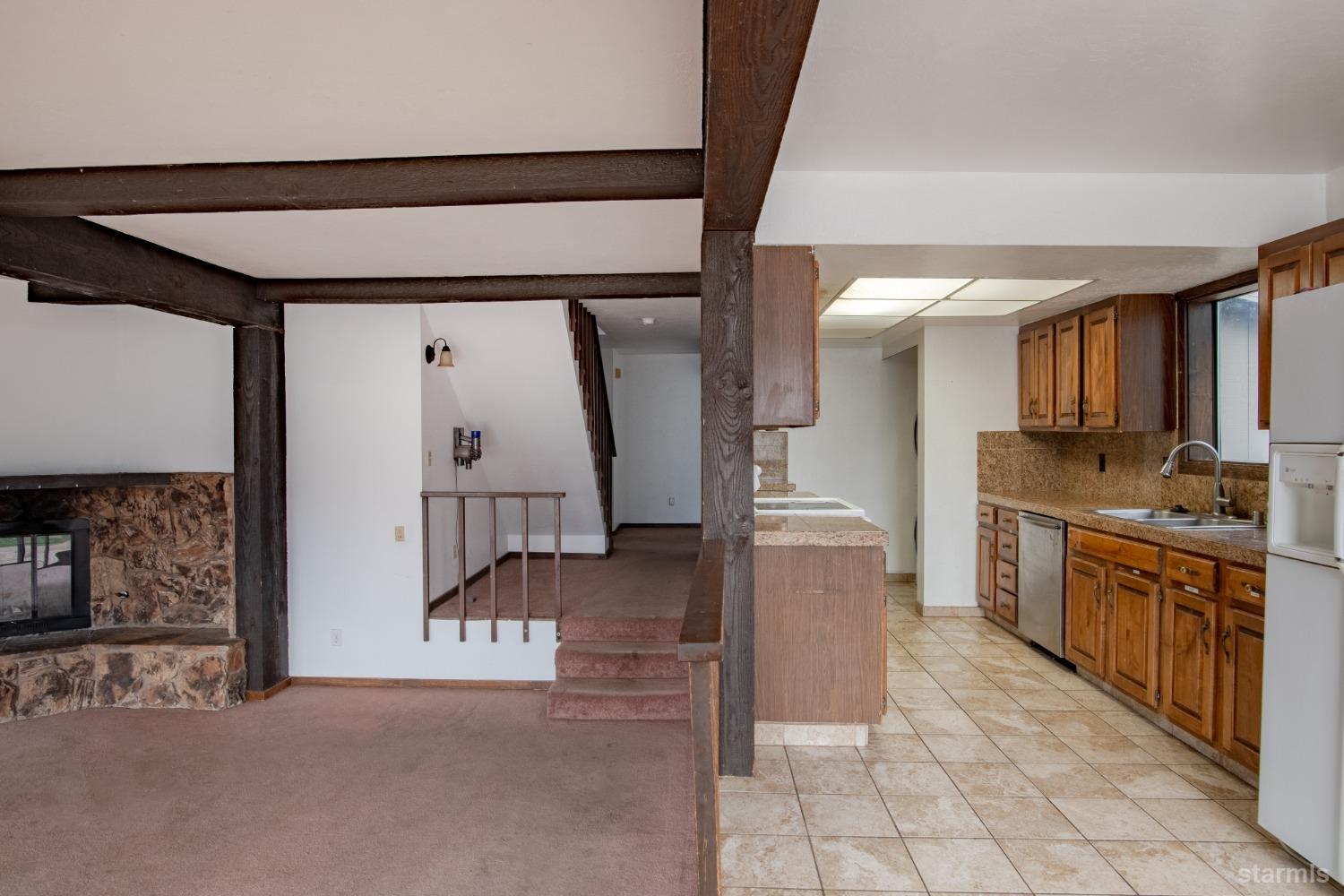 1895 Genevieve Court