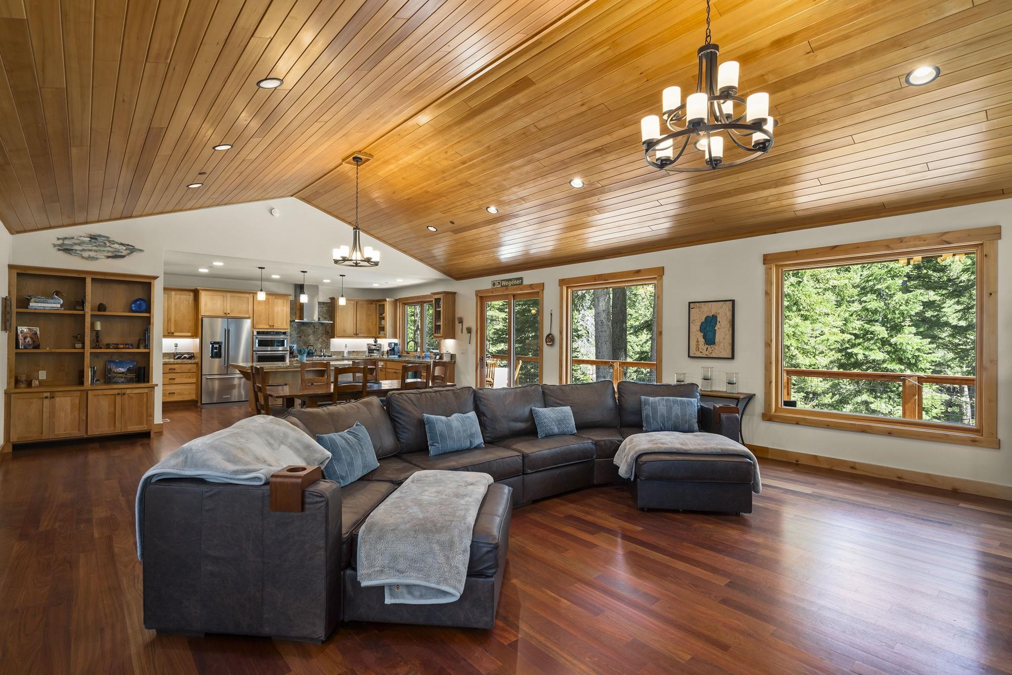 563 Robin Road