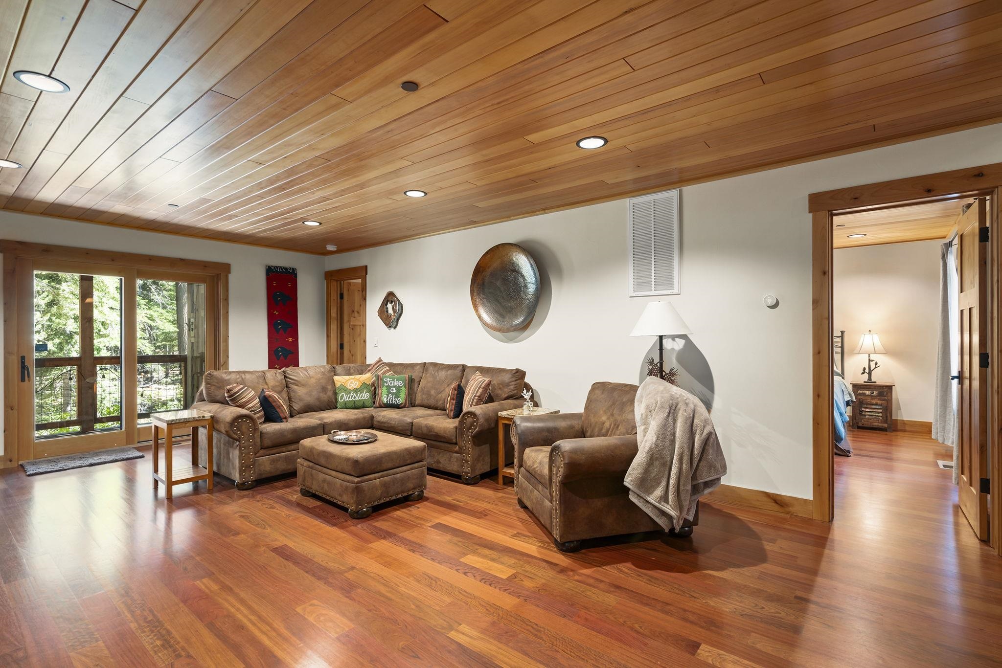 563 Robin Road