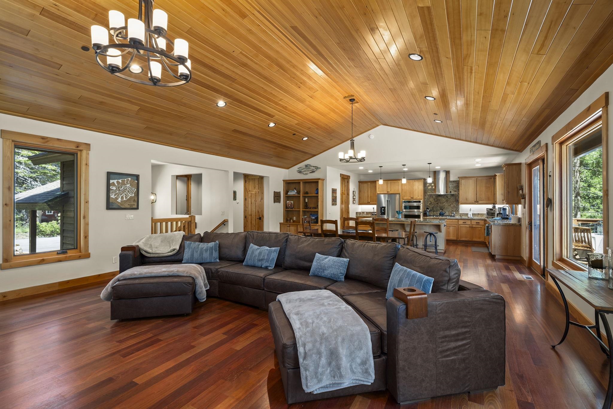 563 Robin Road