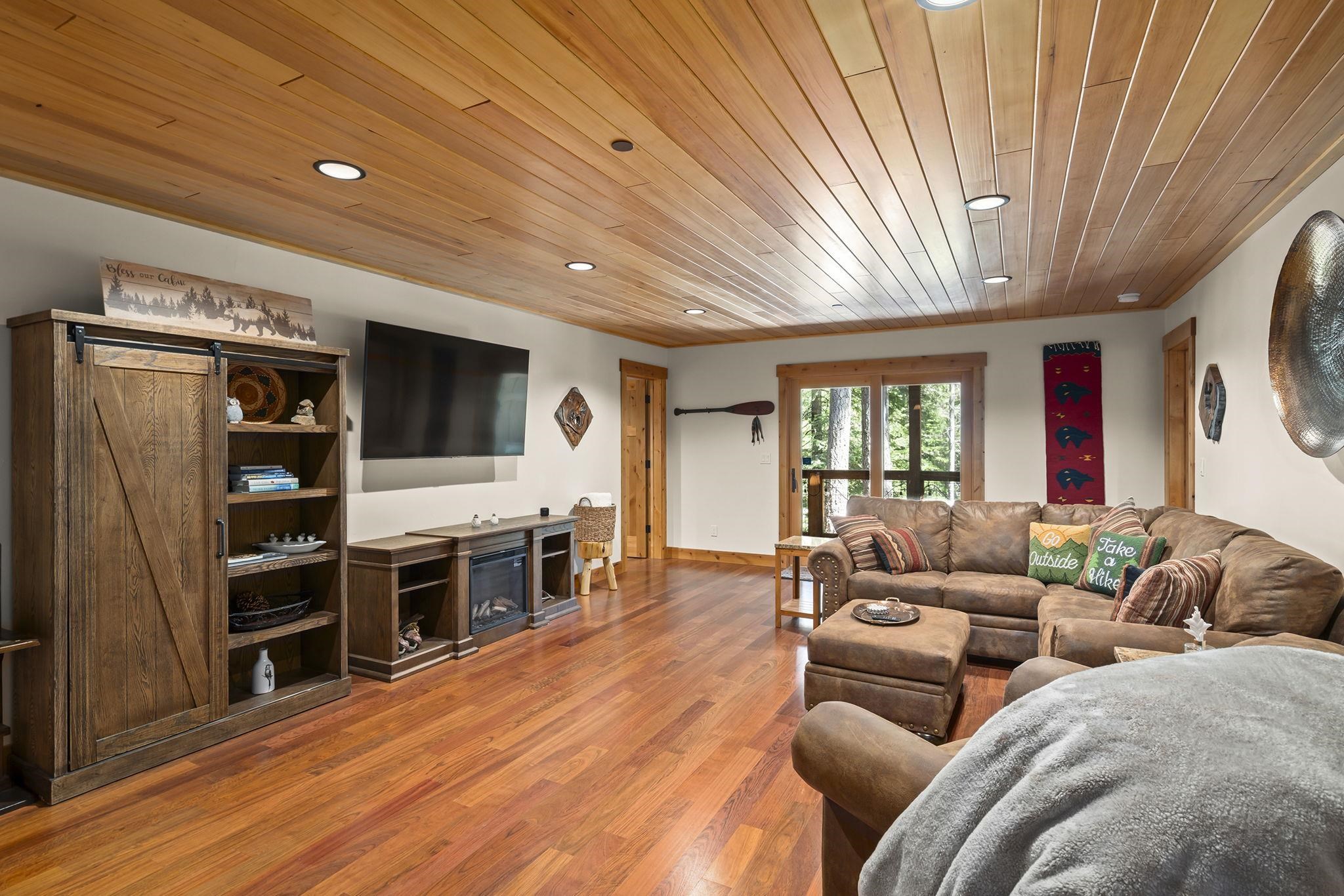 563 Robin Road