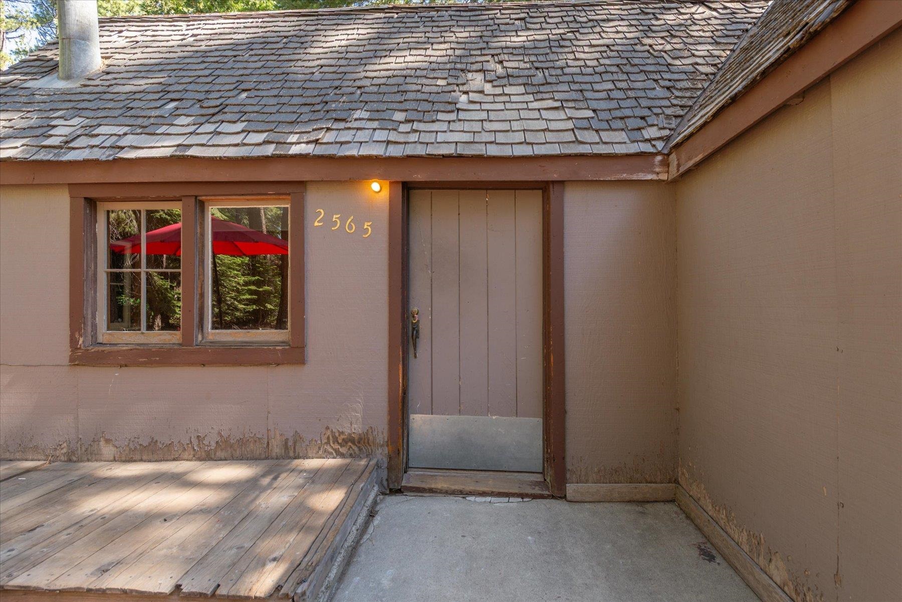 2565 Lake Forest Road