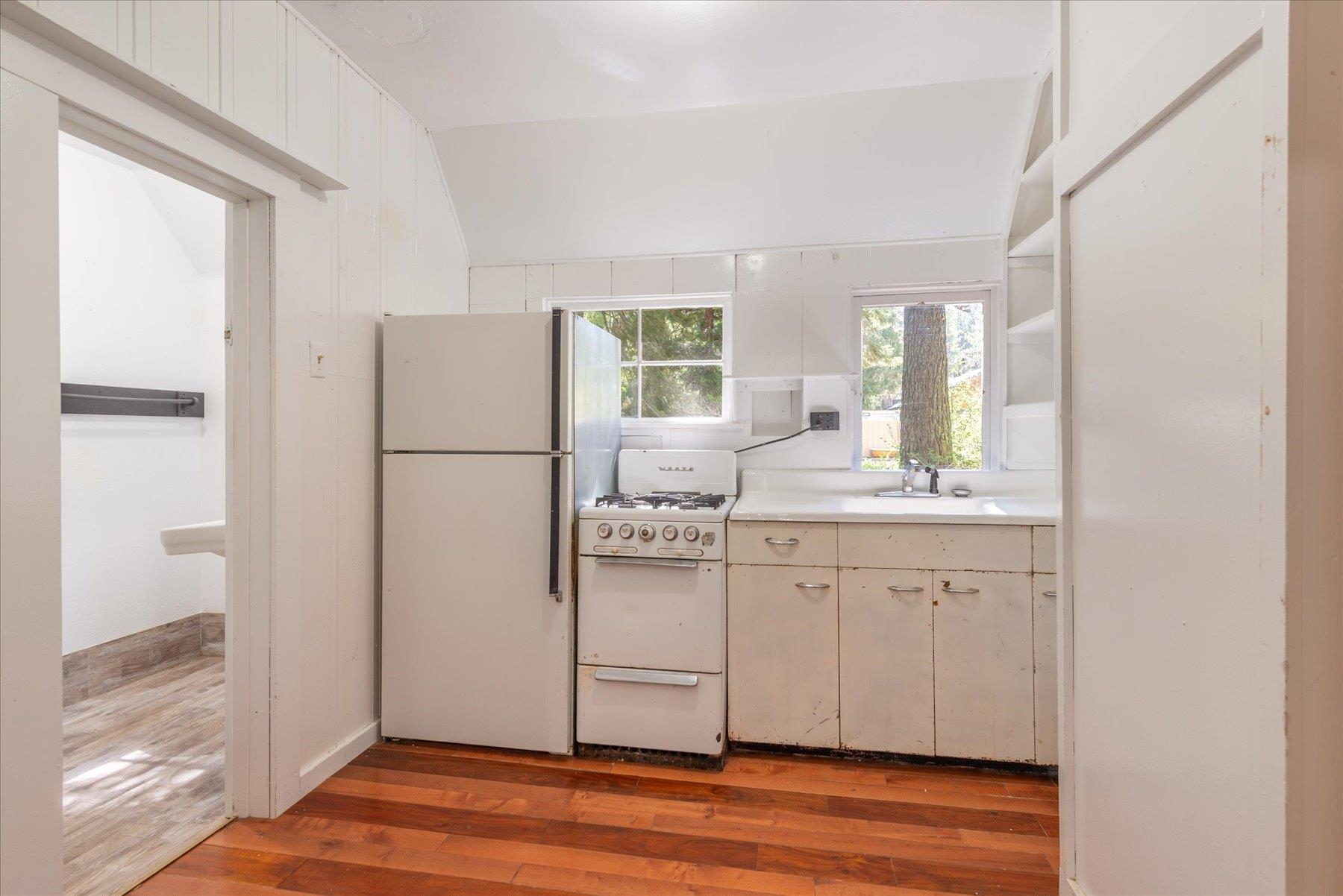 2565 Lake Forest Road