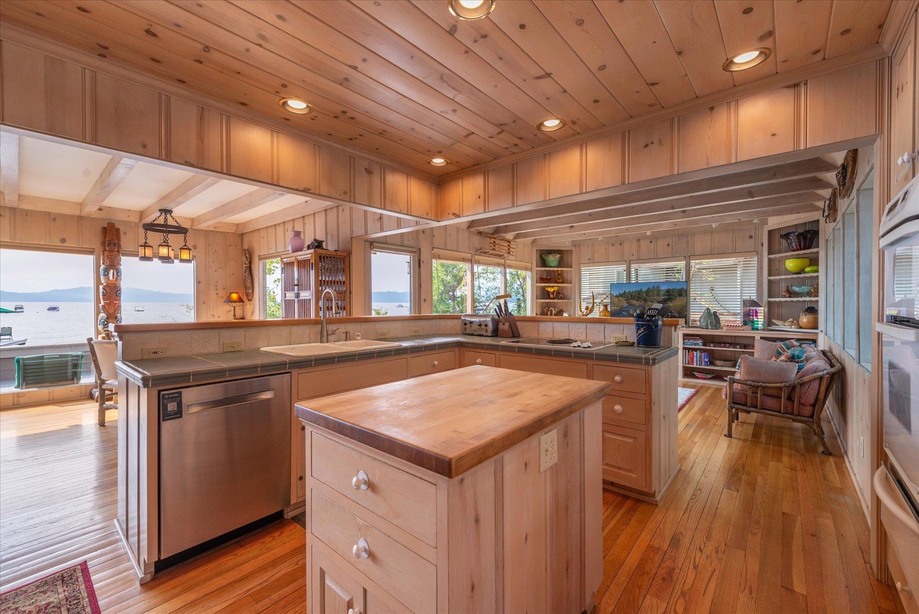 6480 North Lake Boulevard