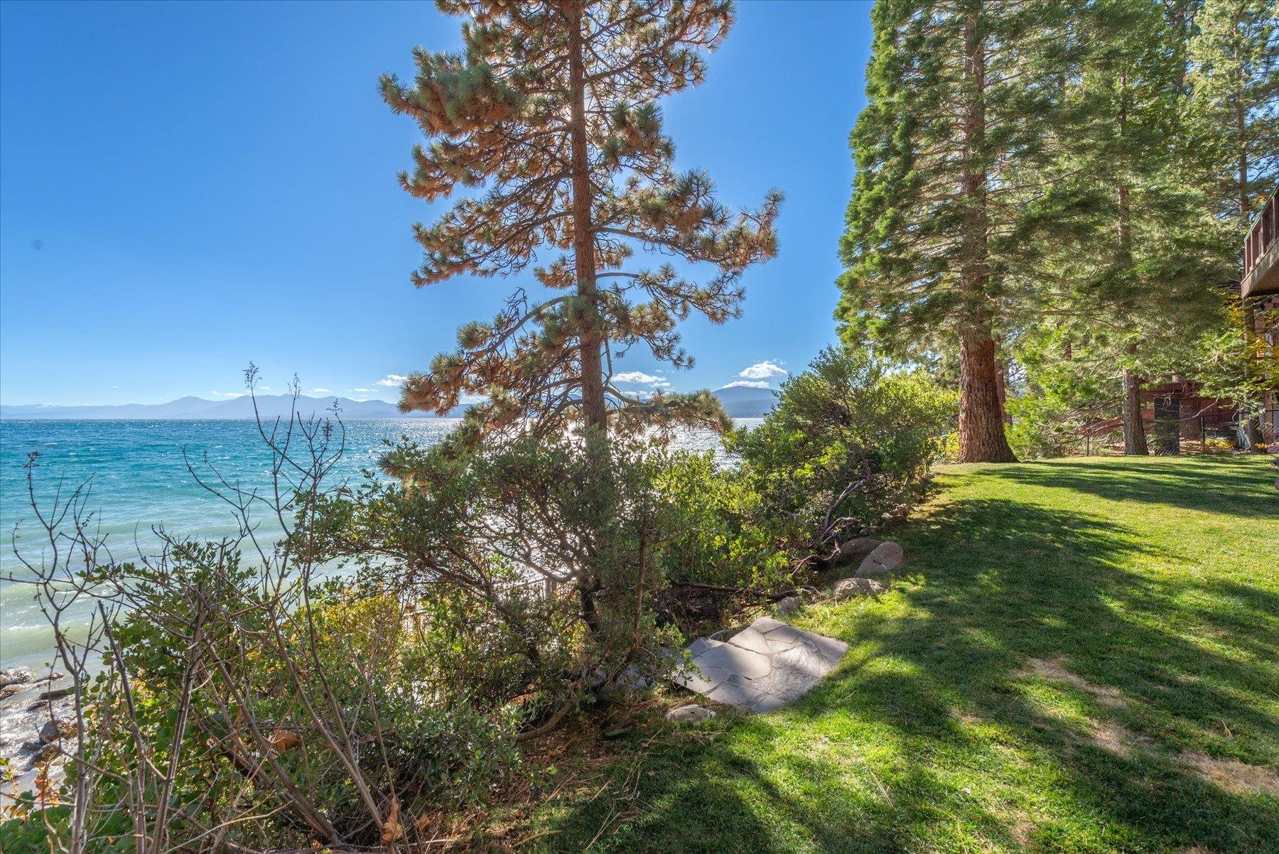 3260 Edgewater Drive
