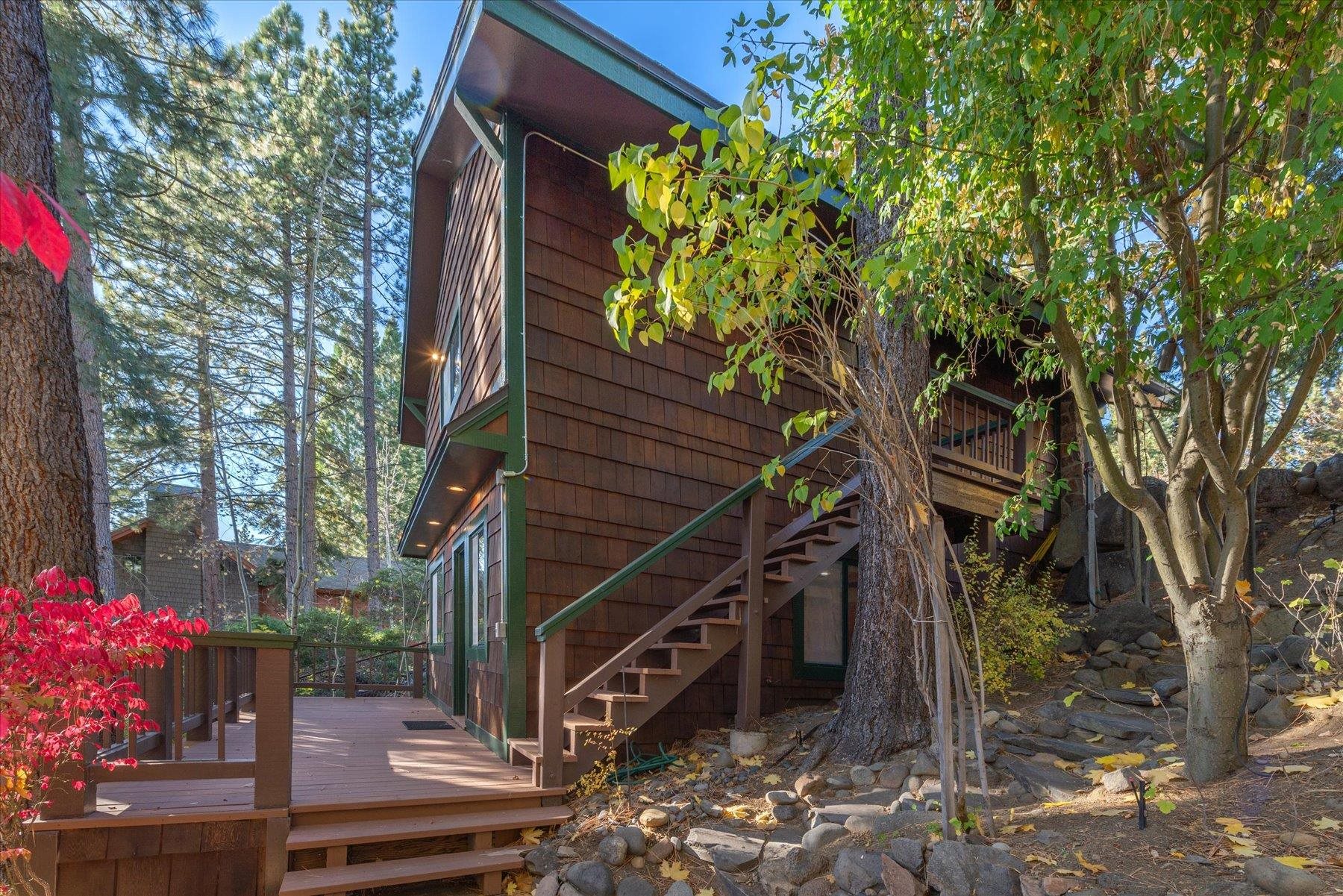 3260 Edgewater Drive