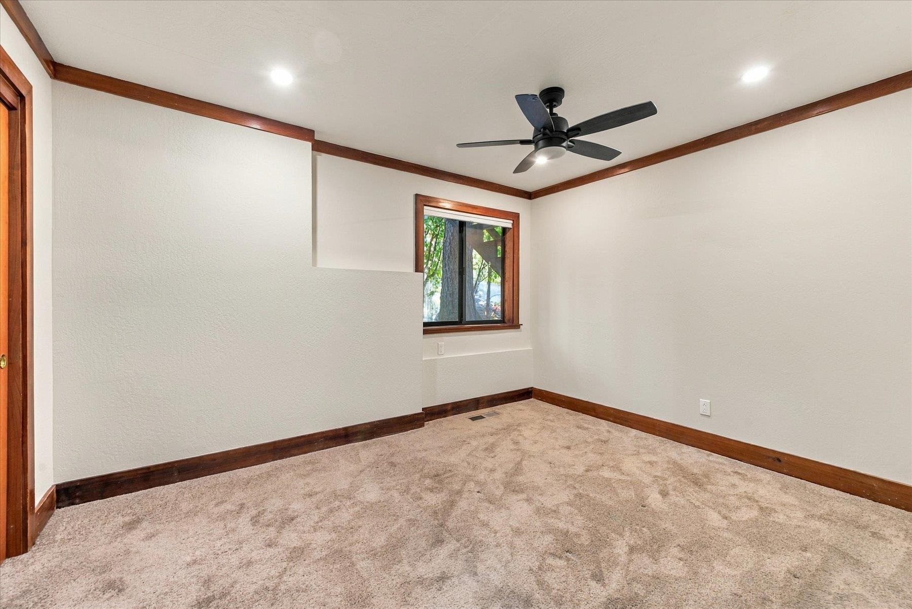 3260 Edgewater Drive