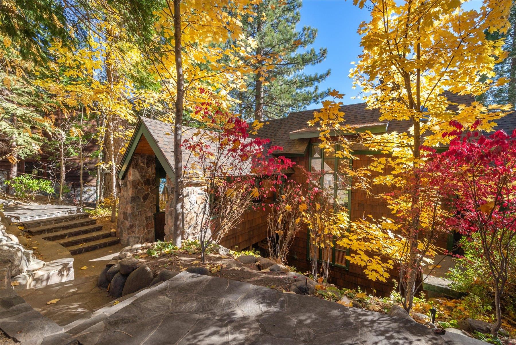 3260 Edgewater Drive
