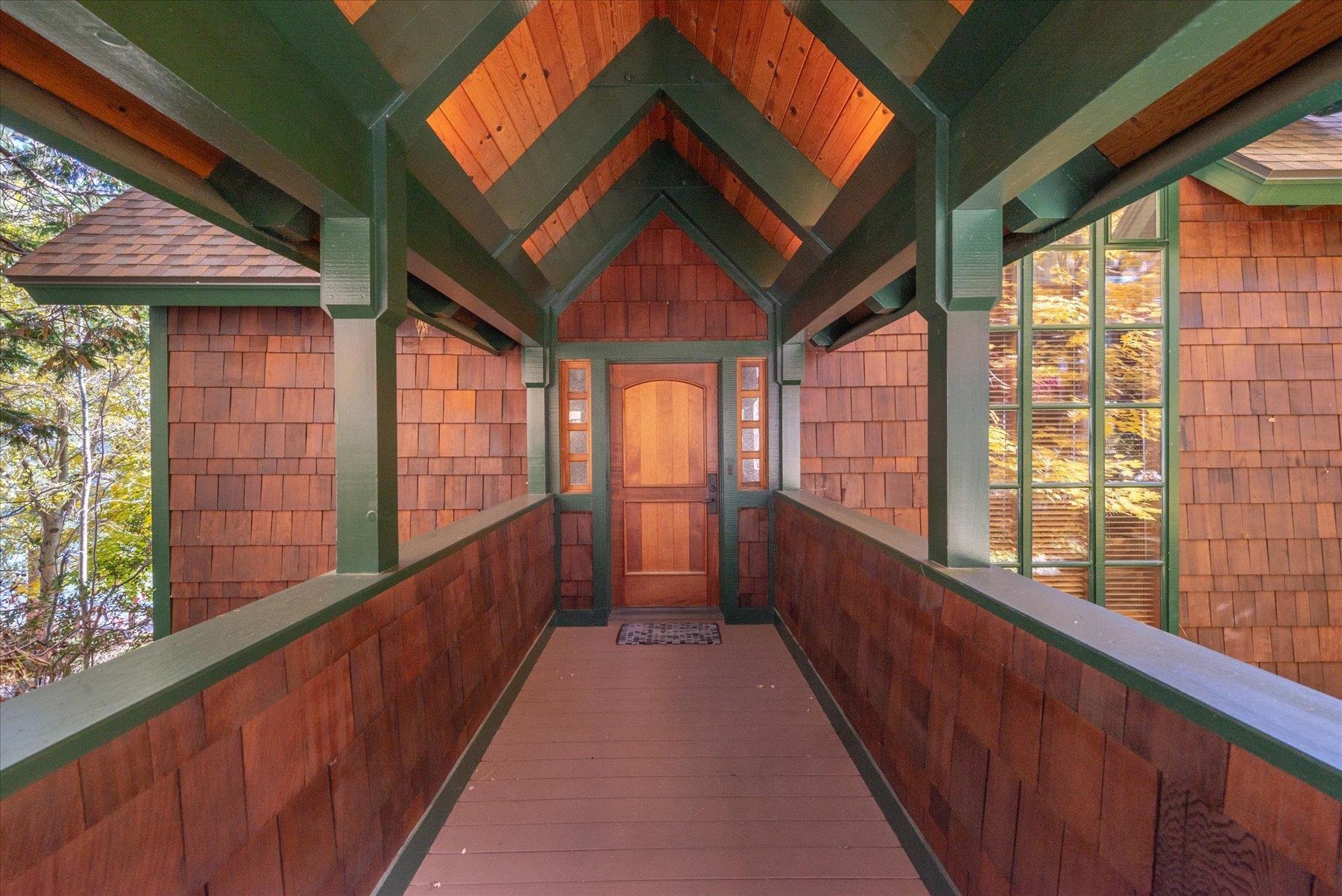 3260 Edgewater Drive
