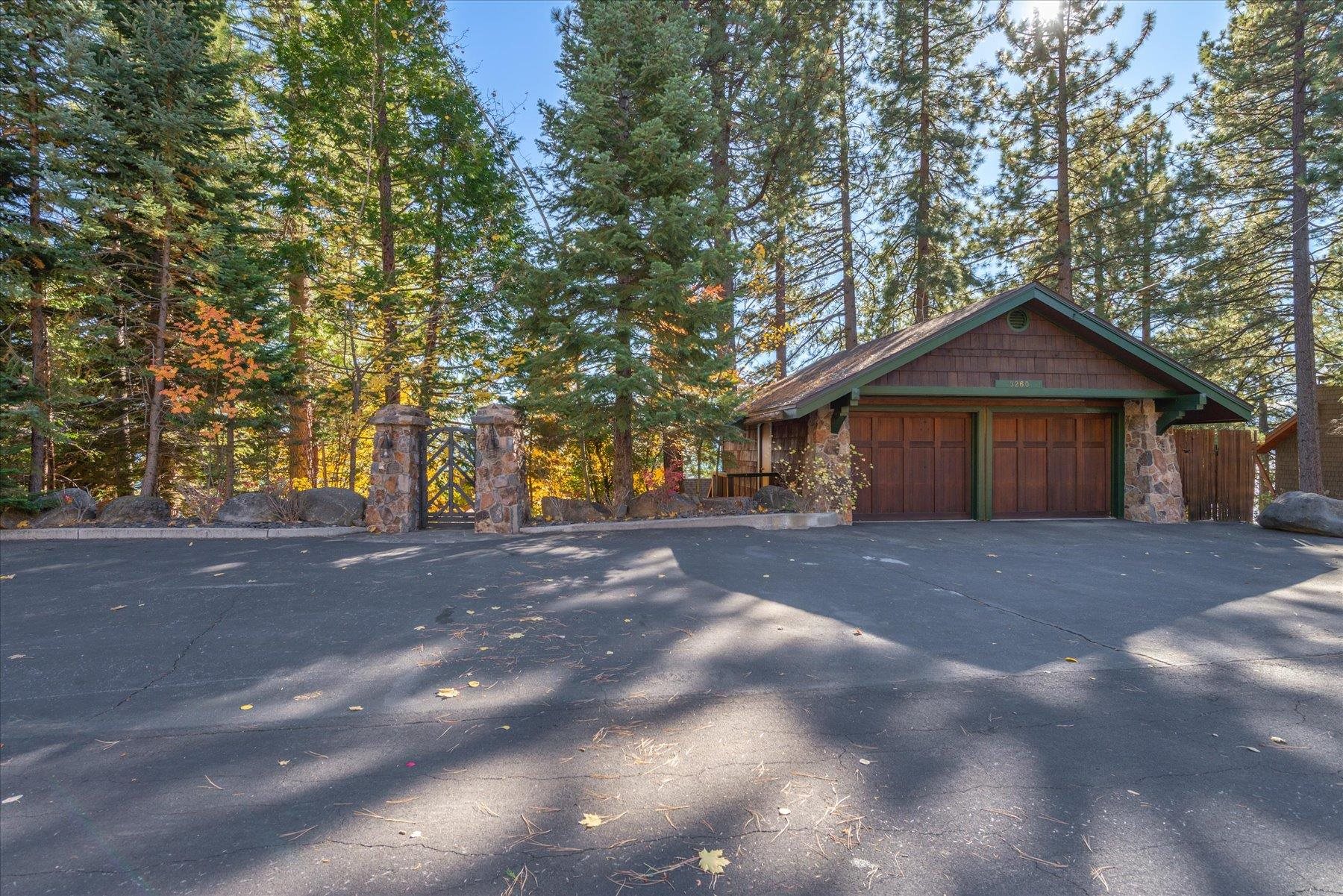 3260 Edgewater Drive