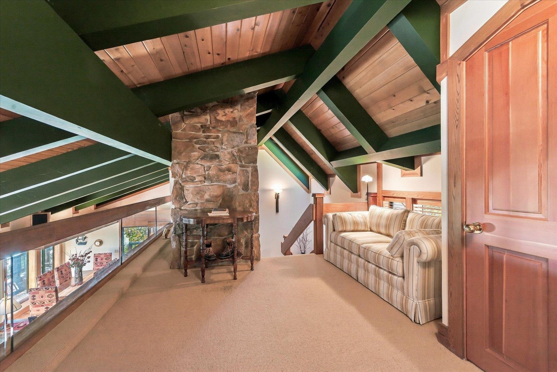 3260 Edgewater Drive