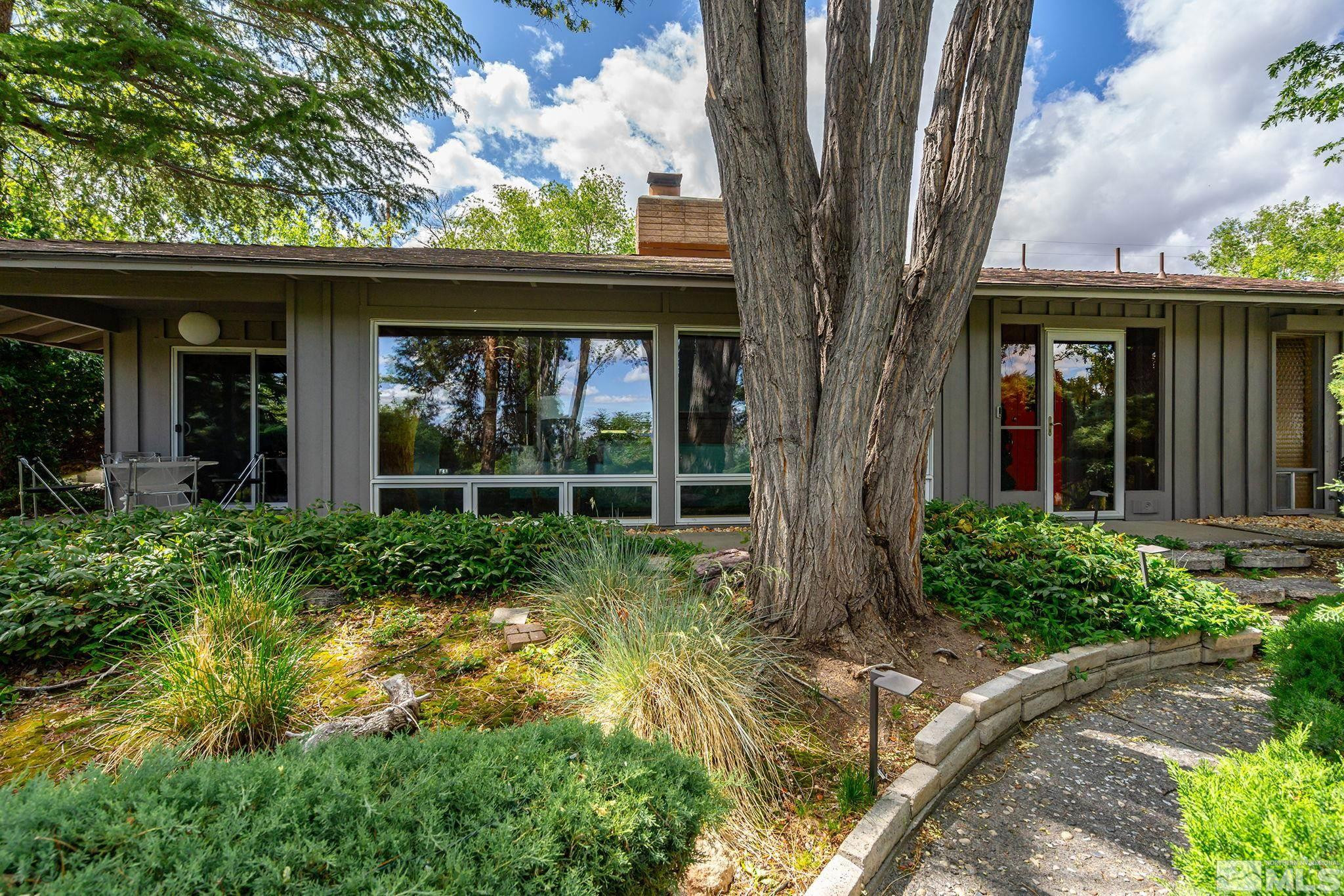 2135 Skyline Boulevard