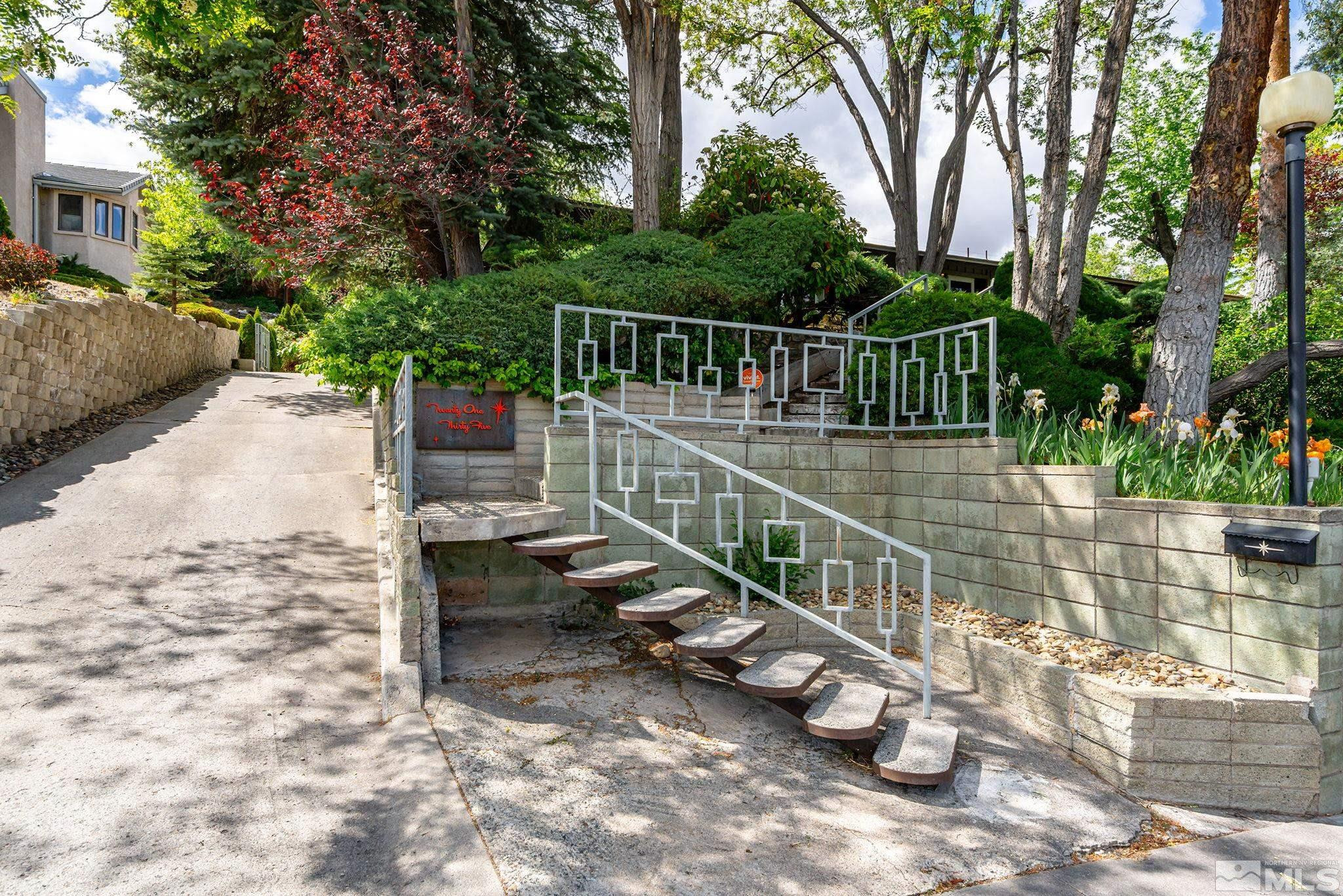 2135 Skyline Boulevard